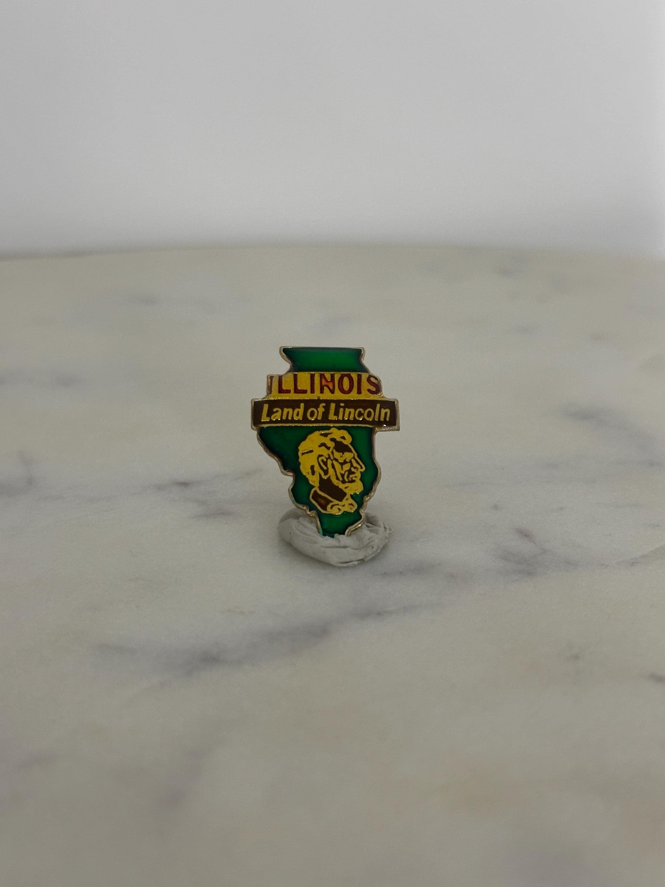 Illinois State Enamel Pin: Green/Gold Finish - Vintage Travel Souvenir Accessory