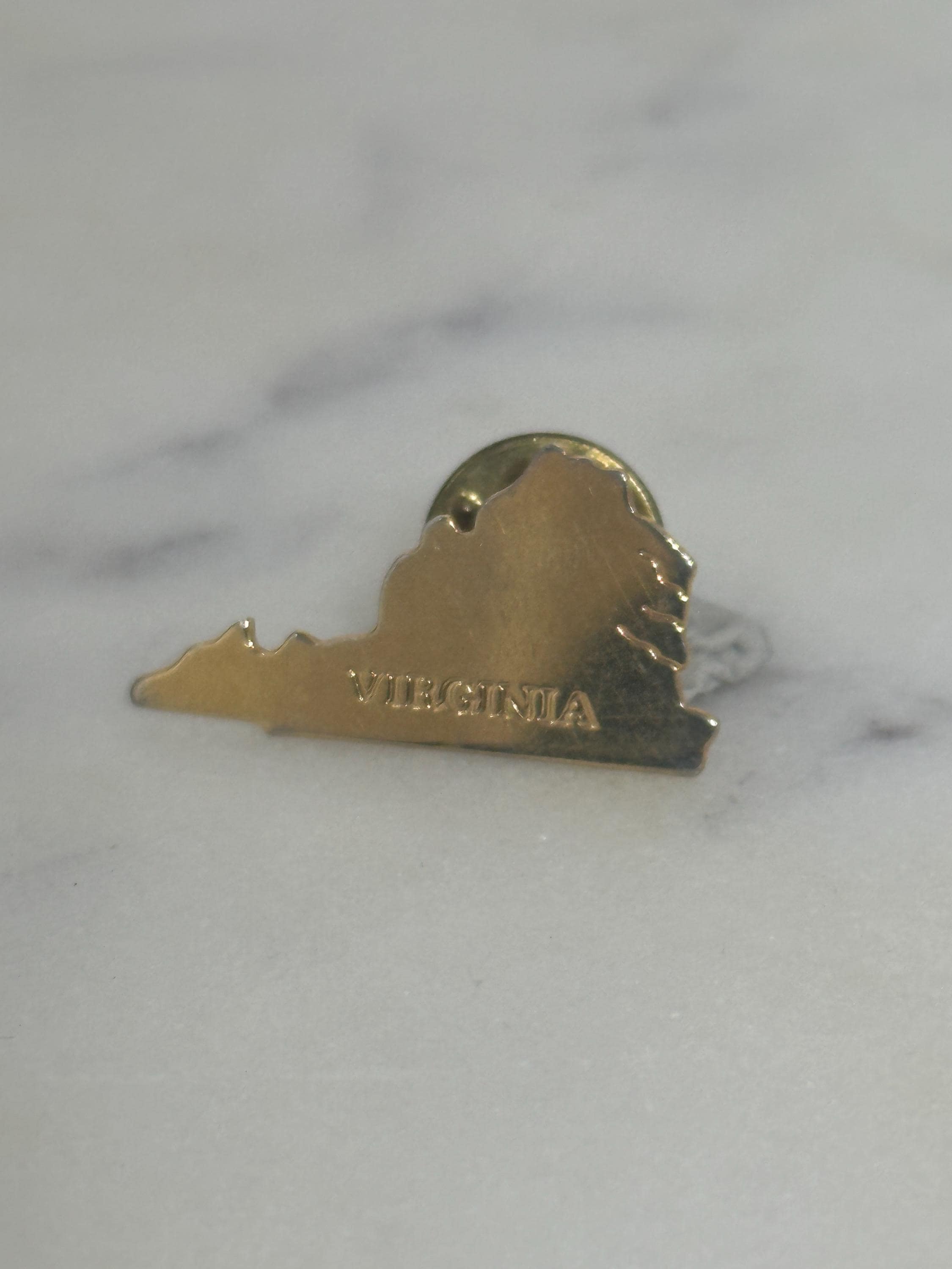 Virginia State Souvenir Pin: Gold Tone Finish - Travel Collectible Accessory