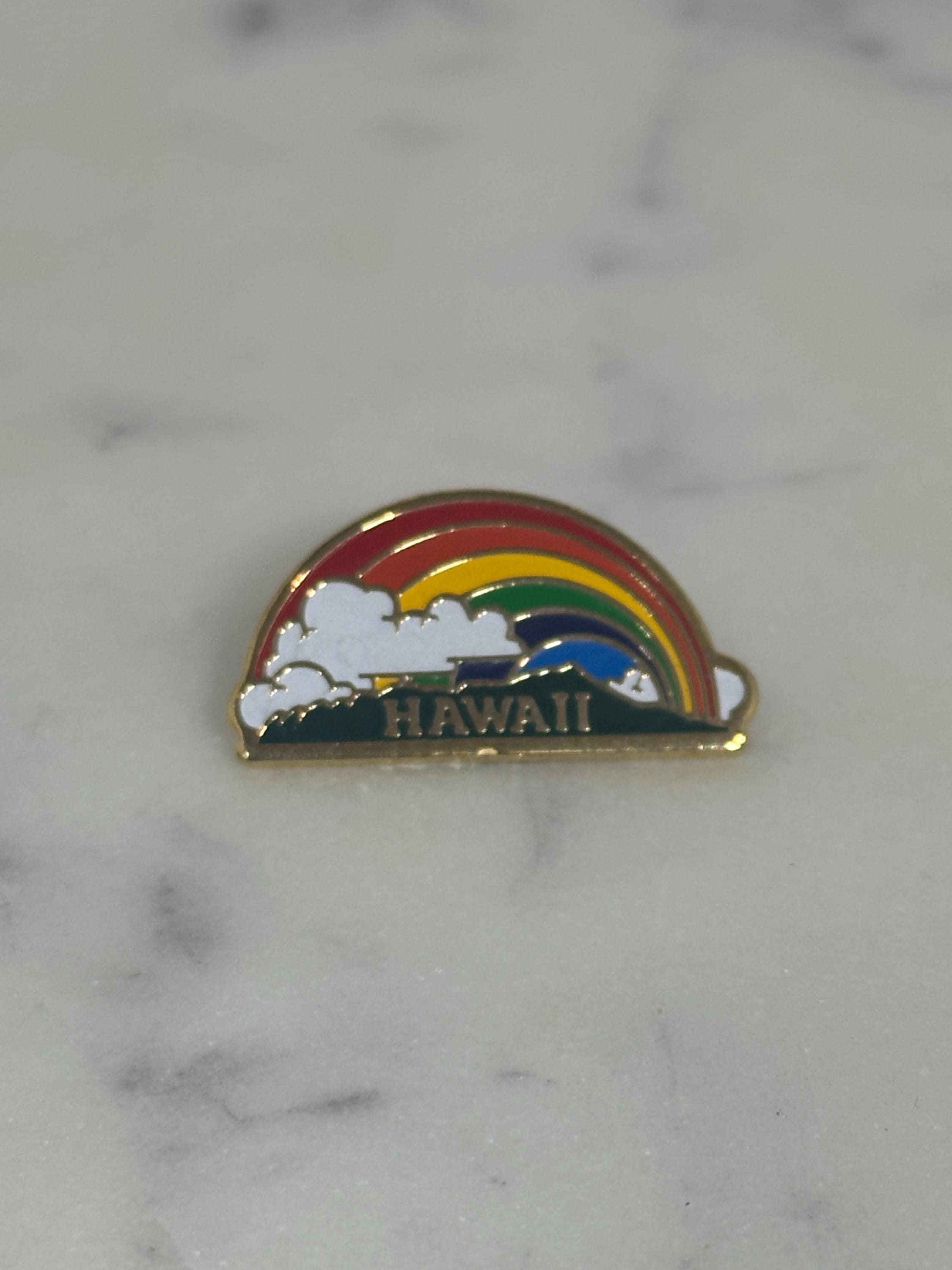 Hawaii Rainbow Enamel Pin: Gold Outline Souvenir - Retro Travel Accessory