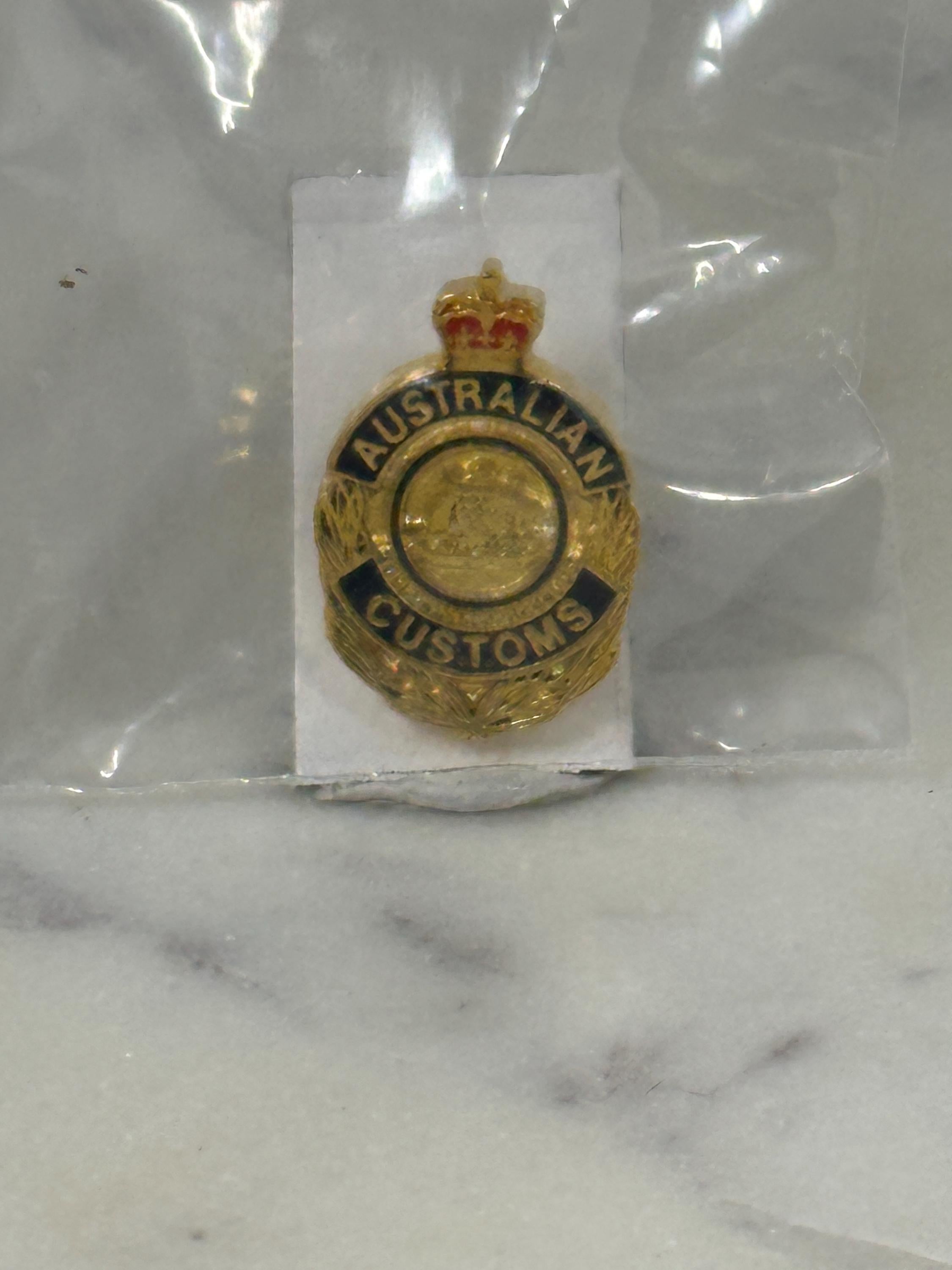 Australian Customs Badge Pin: Gold Enamel - Government Collectible