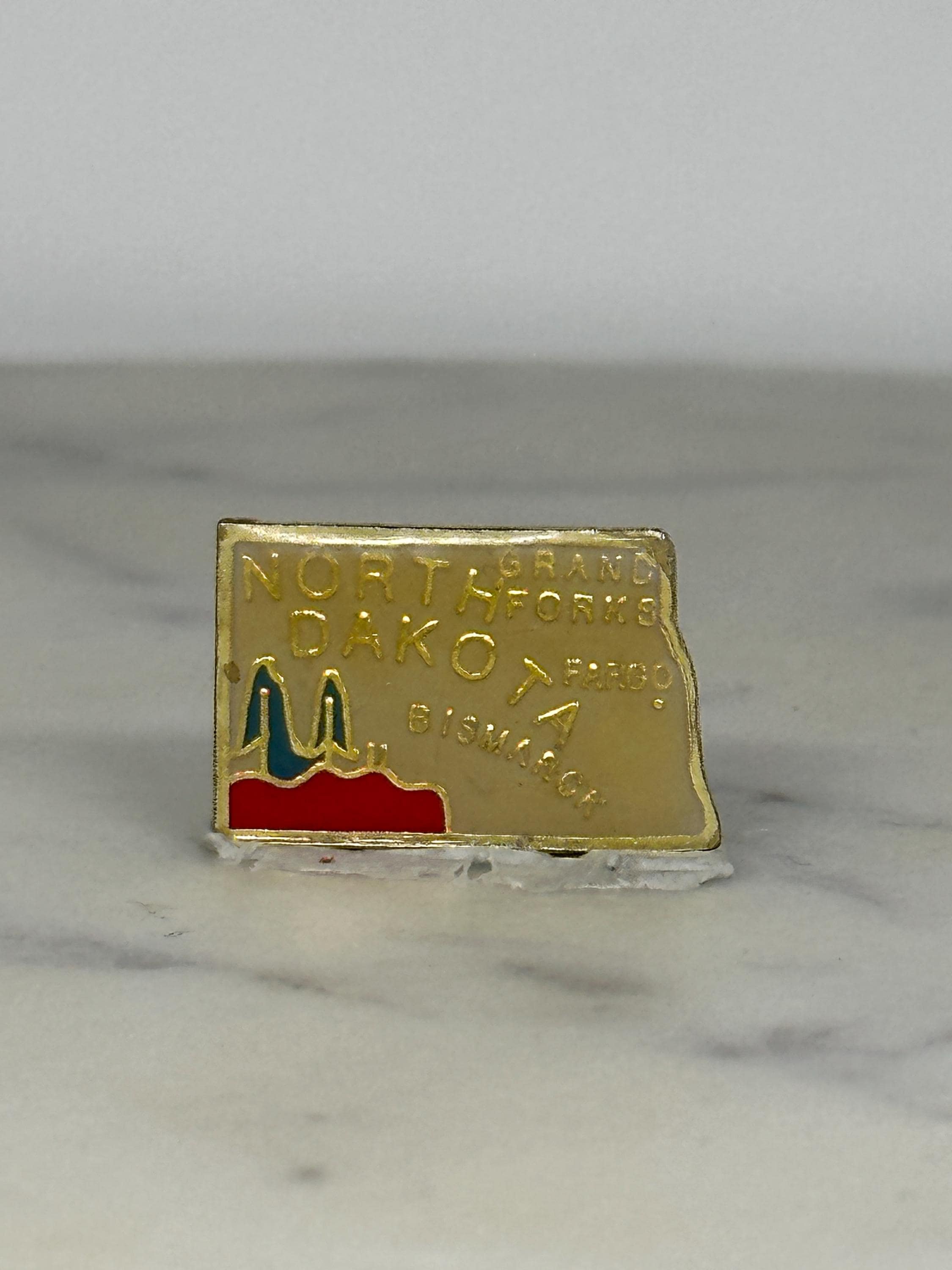 North Dakota State Souvenir Pin: Gold Enamel Finish - Vintage Travel Accessory