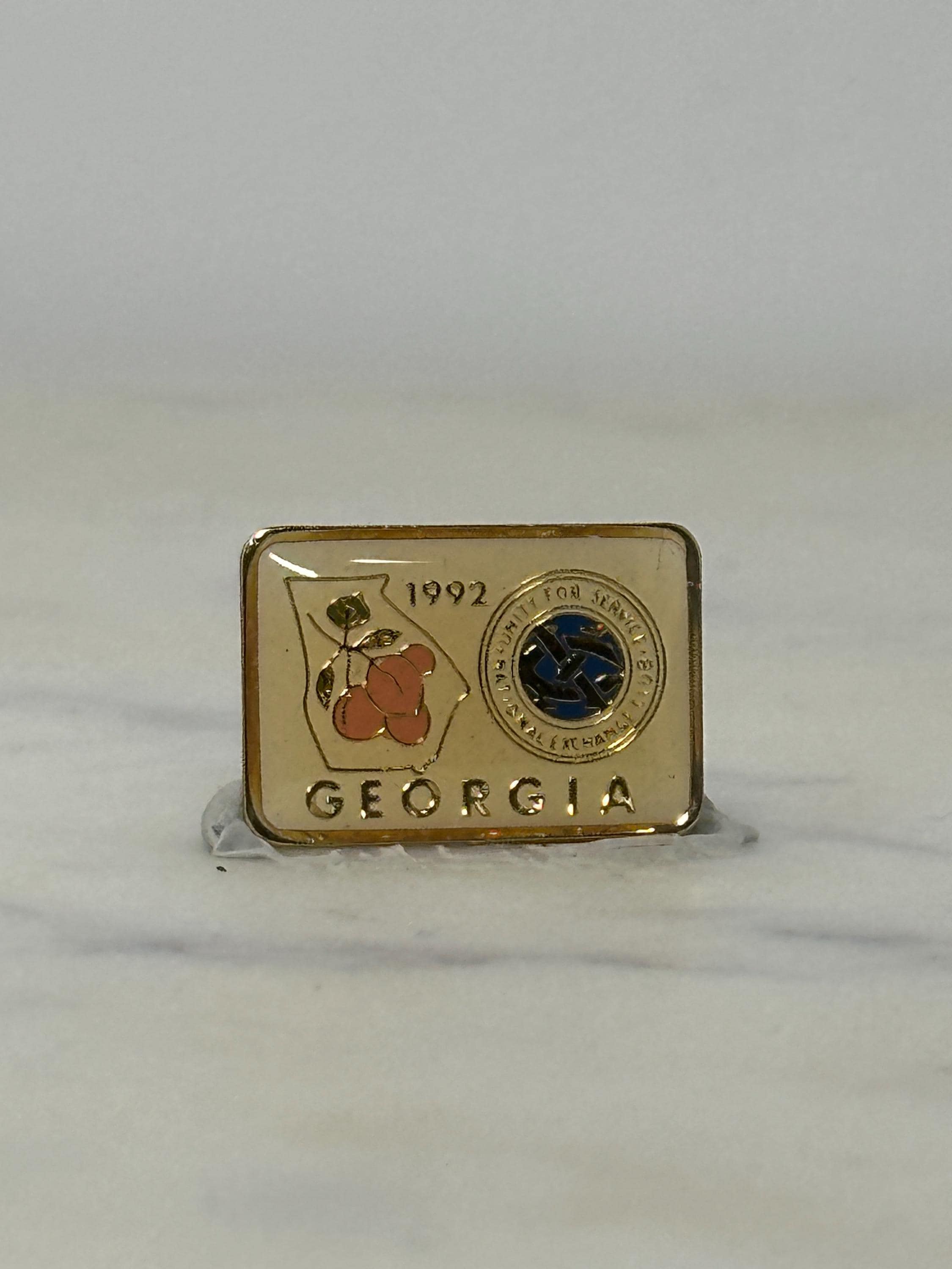 Georgia State Enamel Pin: Gold with Peach Emblem - 1992 Collectible Accessory