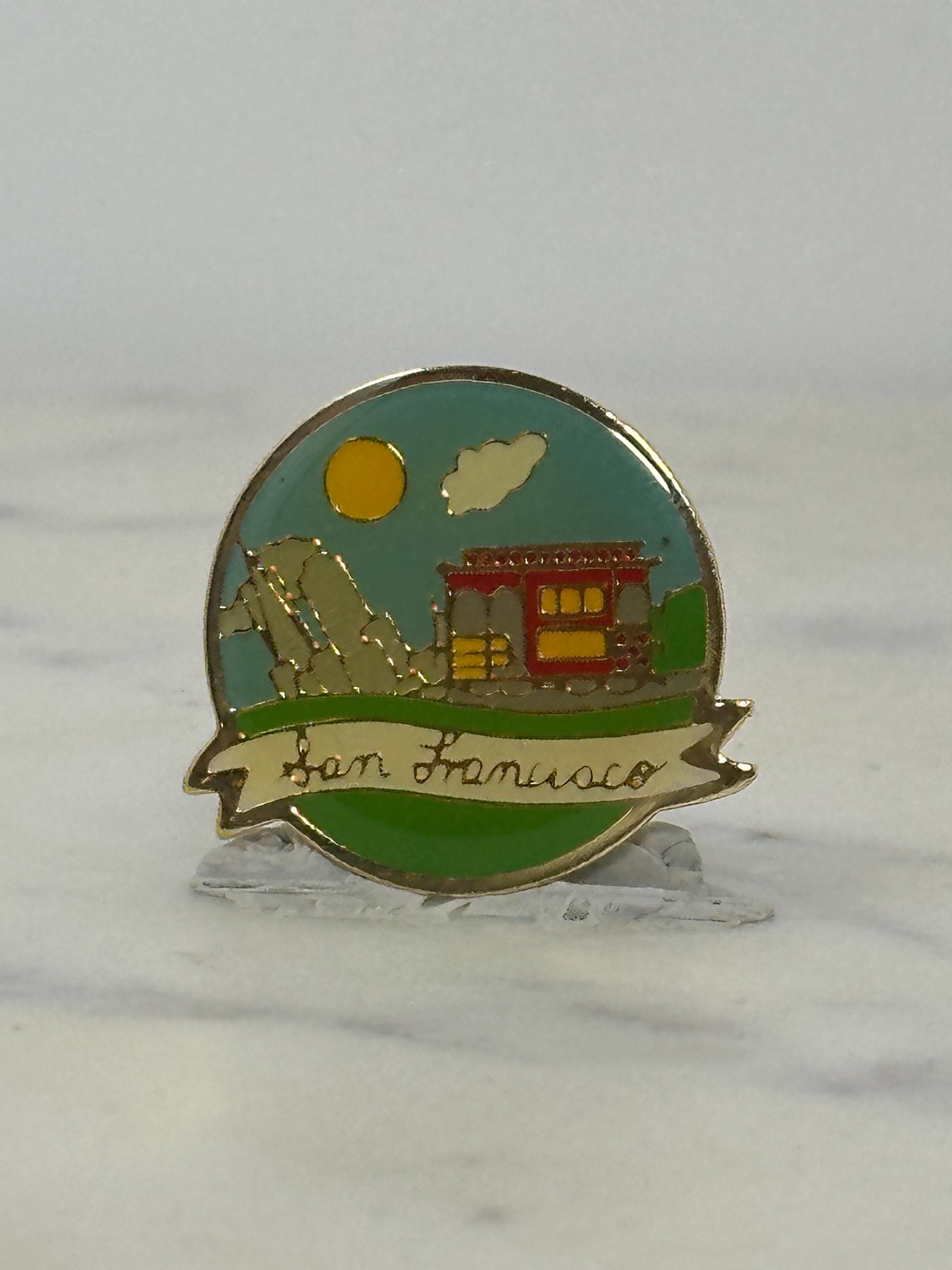 San Francisco Cable Car Pin: Vintage Enamel Souvenir - Retro Travel Accessory