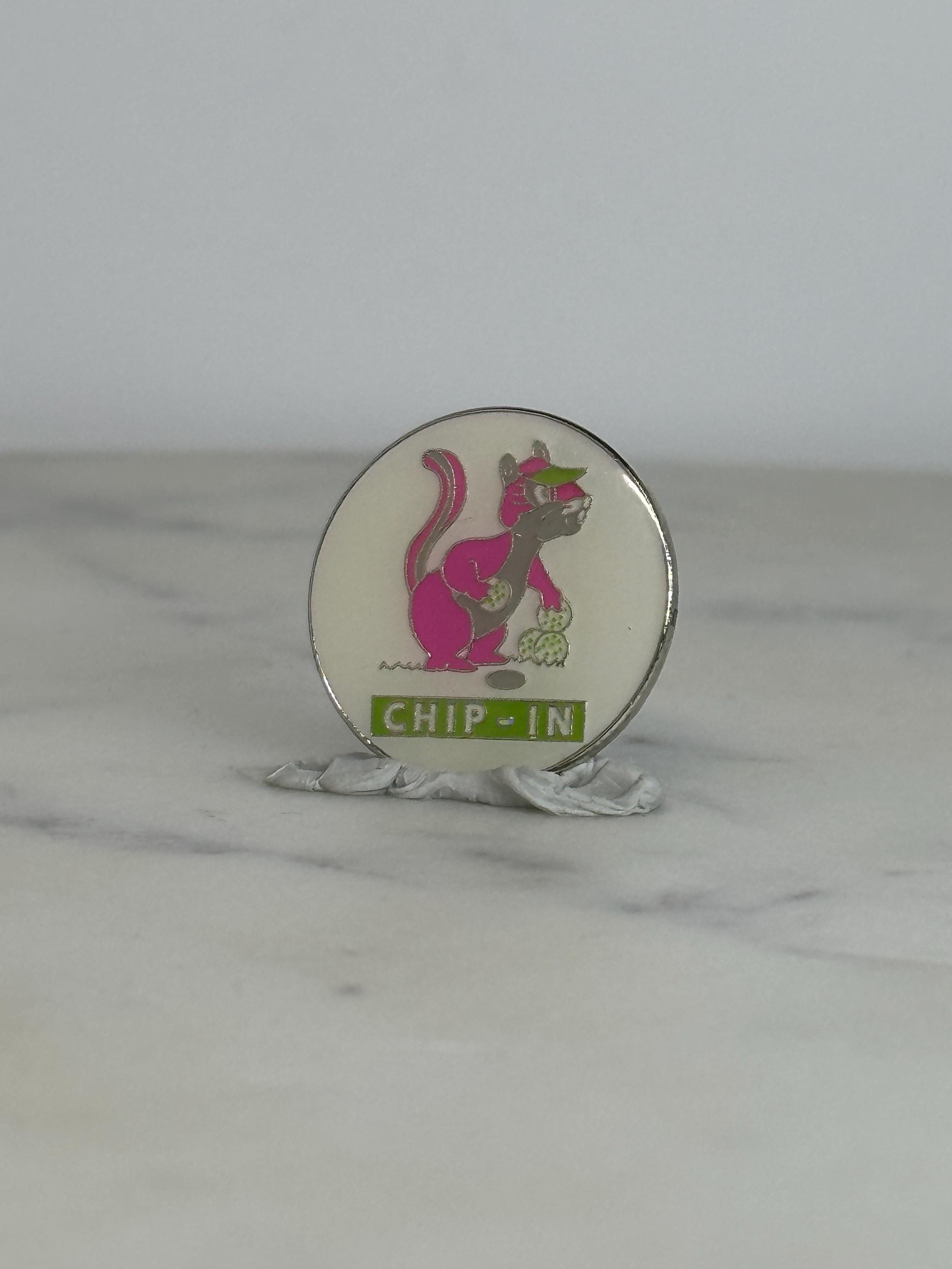Golfing Cat Enamel Pin: Pink & Green Retro Style - Whimsical Accessory