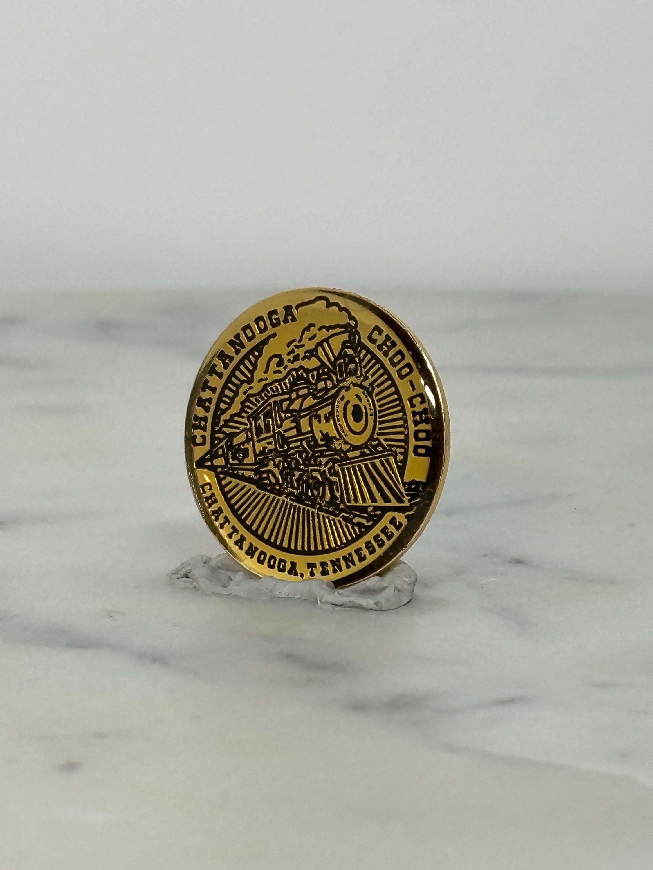 Chattanooga Choo-Choo Train Pin: Gold Tone Souvenir - Vintage Travel Accessory