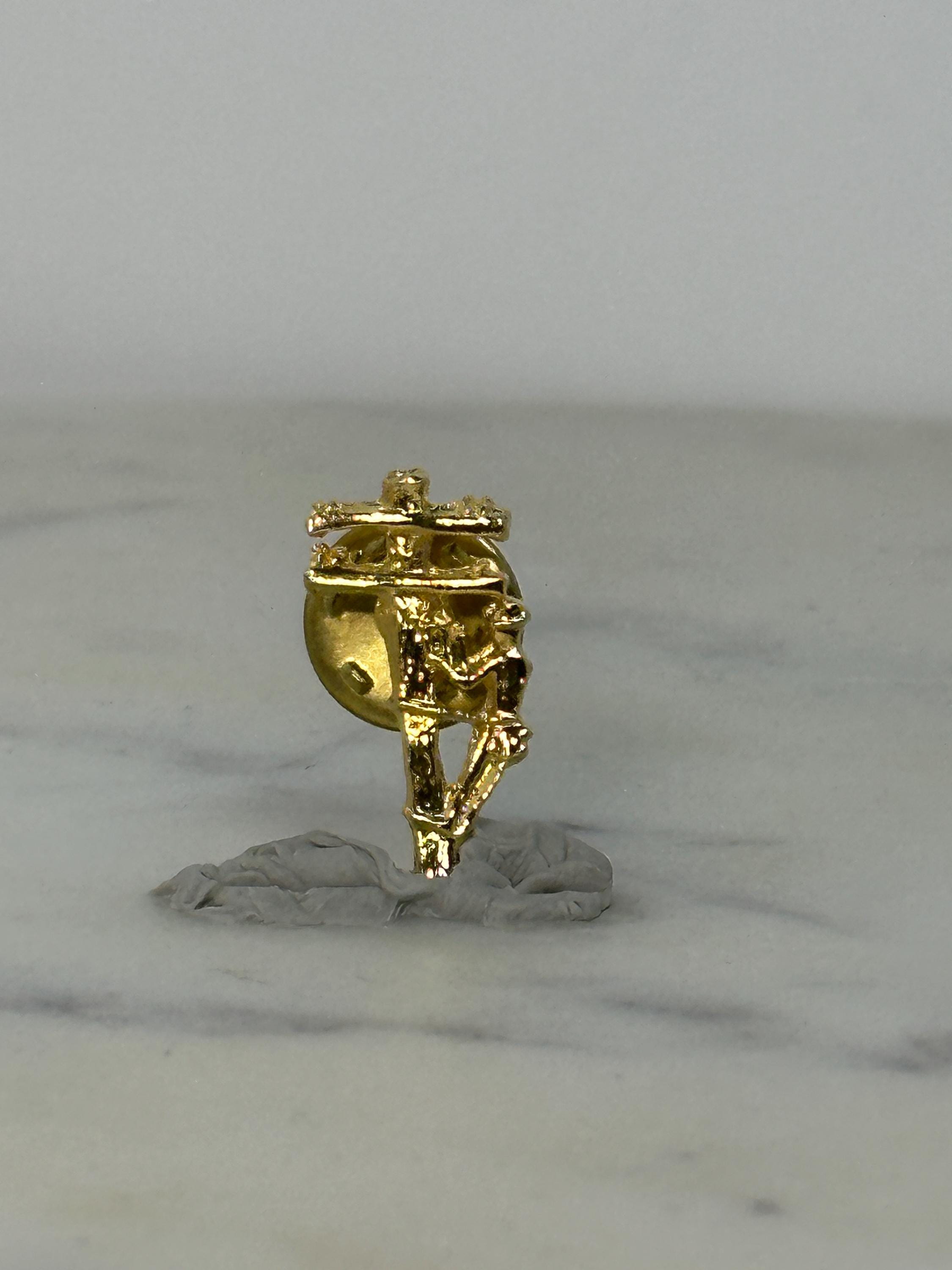 Powerline Worker Pin: Gold-Tone Metal Finish – Vintage Utility Work Accessory