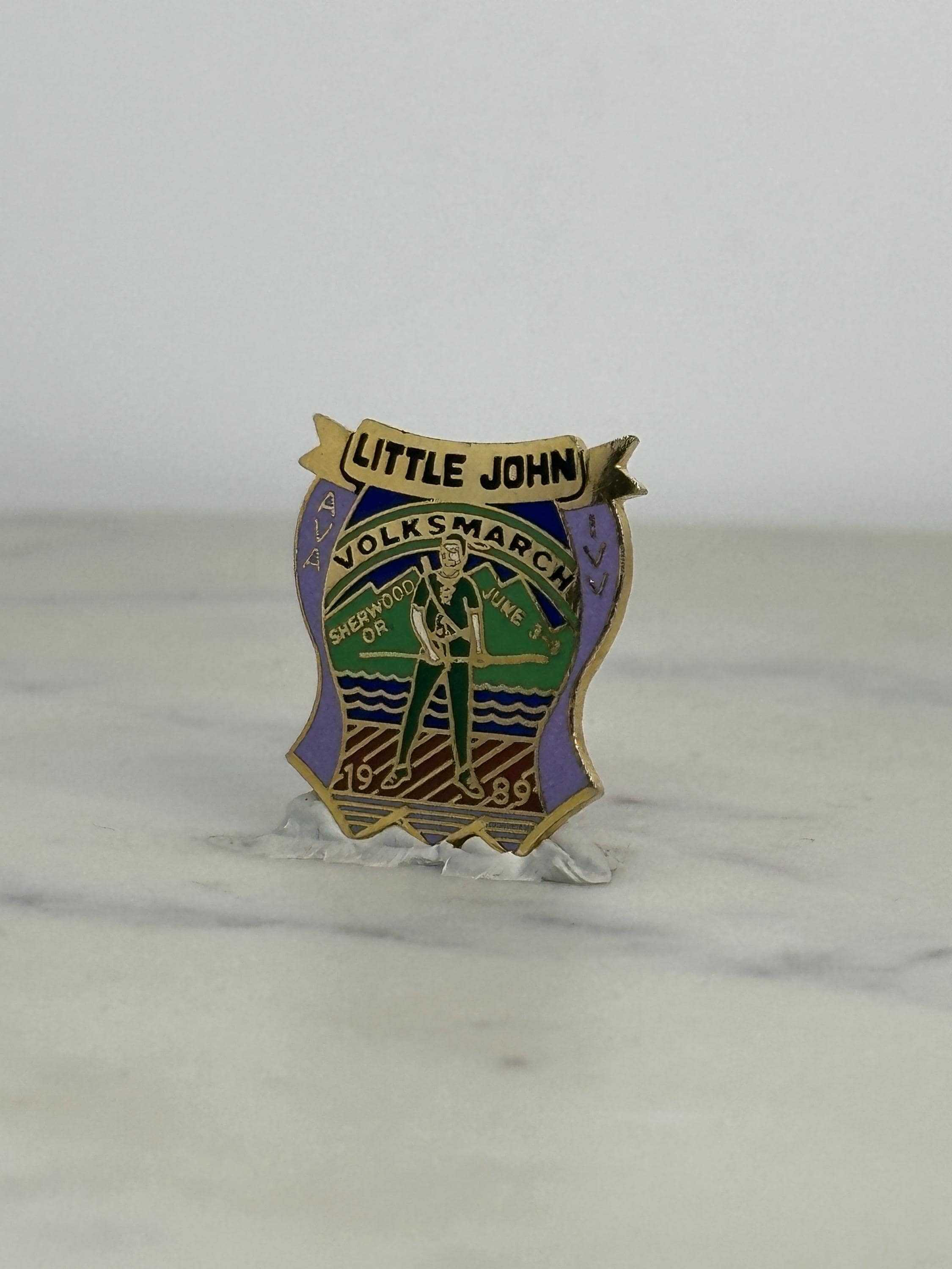Little John Volksmarch Pin: Gold Enamel Shield - 1989 Hiking Event Accessory