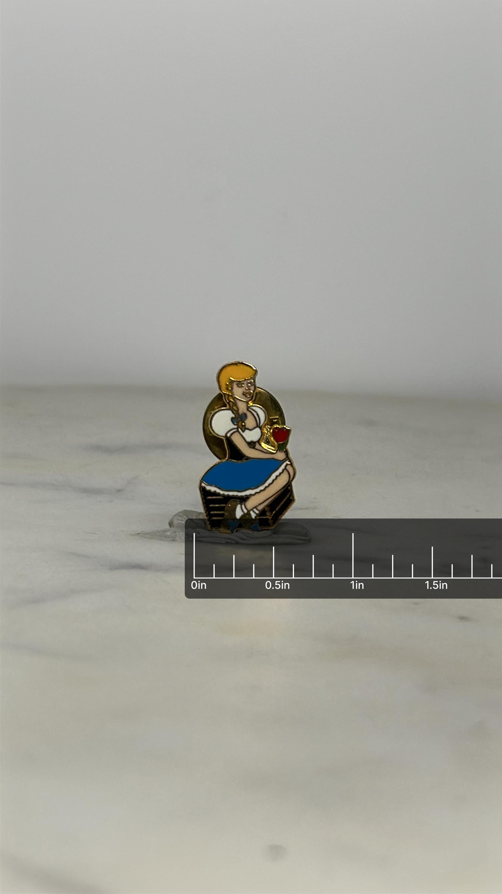 Beer Maid Enamel Pin: Gold Tone Cartoon Style - Retro Novelty Accessory