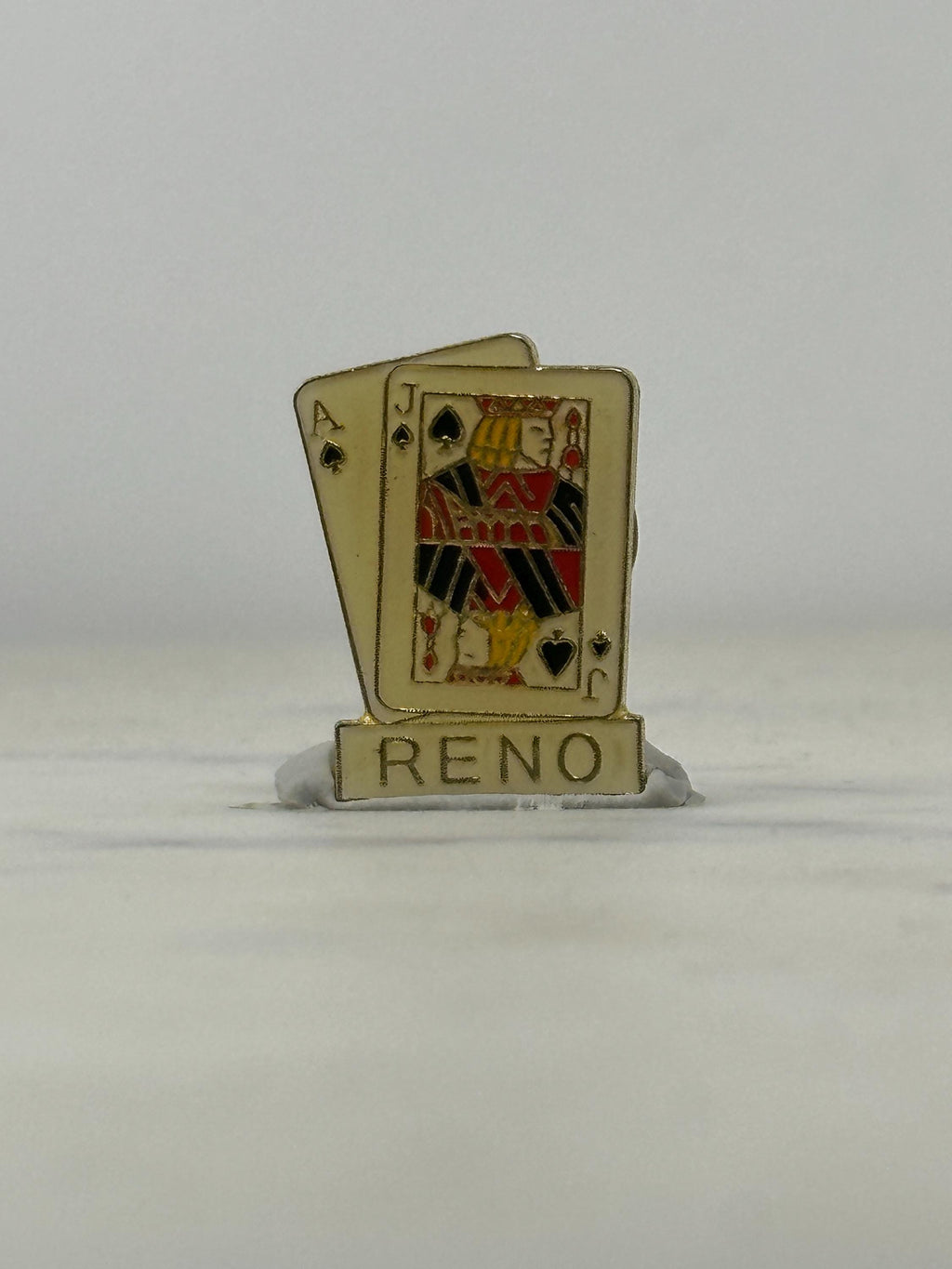 Reno Casino Playing Cards Pin: Gold Enamel Finish - Vintage Souvenir Accessory