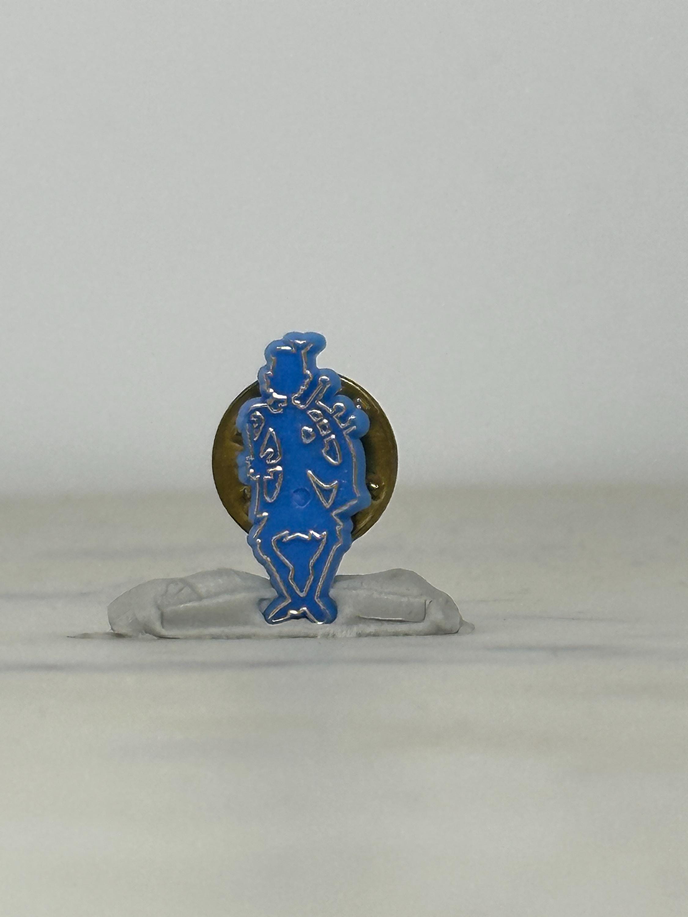 Bagpiper Pin: Blue Enamel Silhouette – Vintage Scottish Heritage Lapel