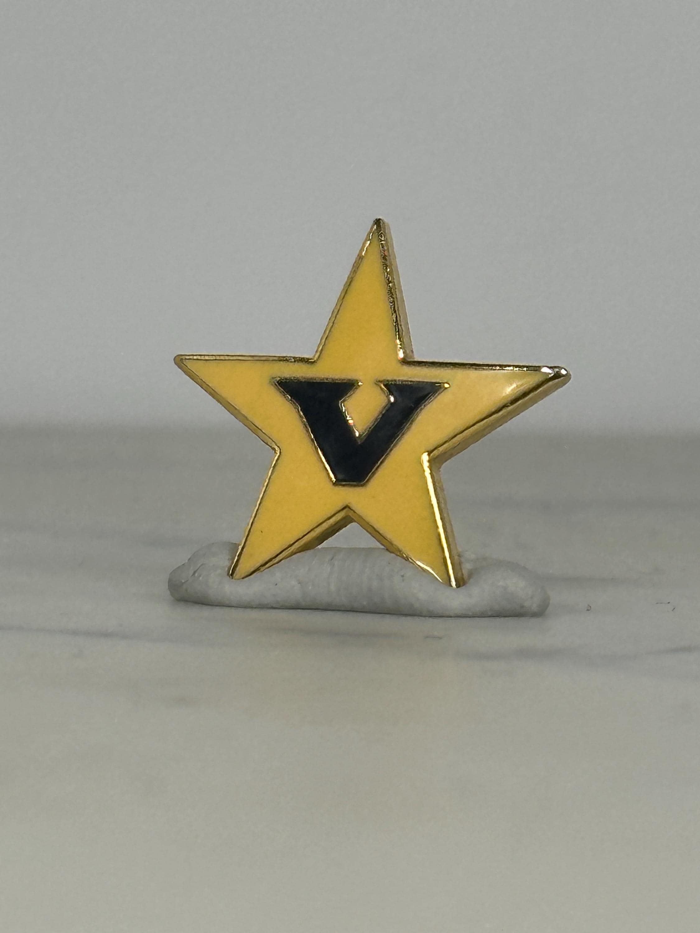 Vanderbilt Star Enamel Pin: Gold & Black Finish - Collegiate Sports Accessory