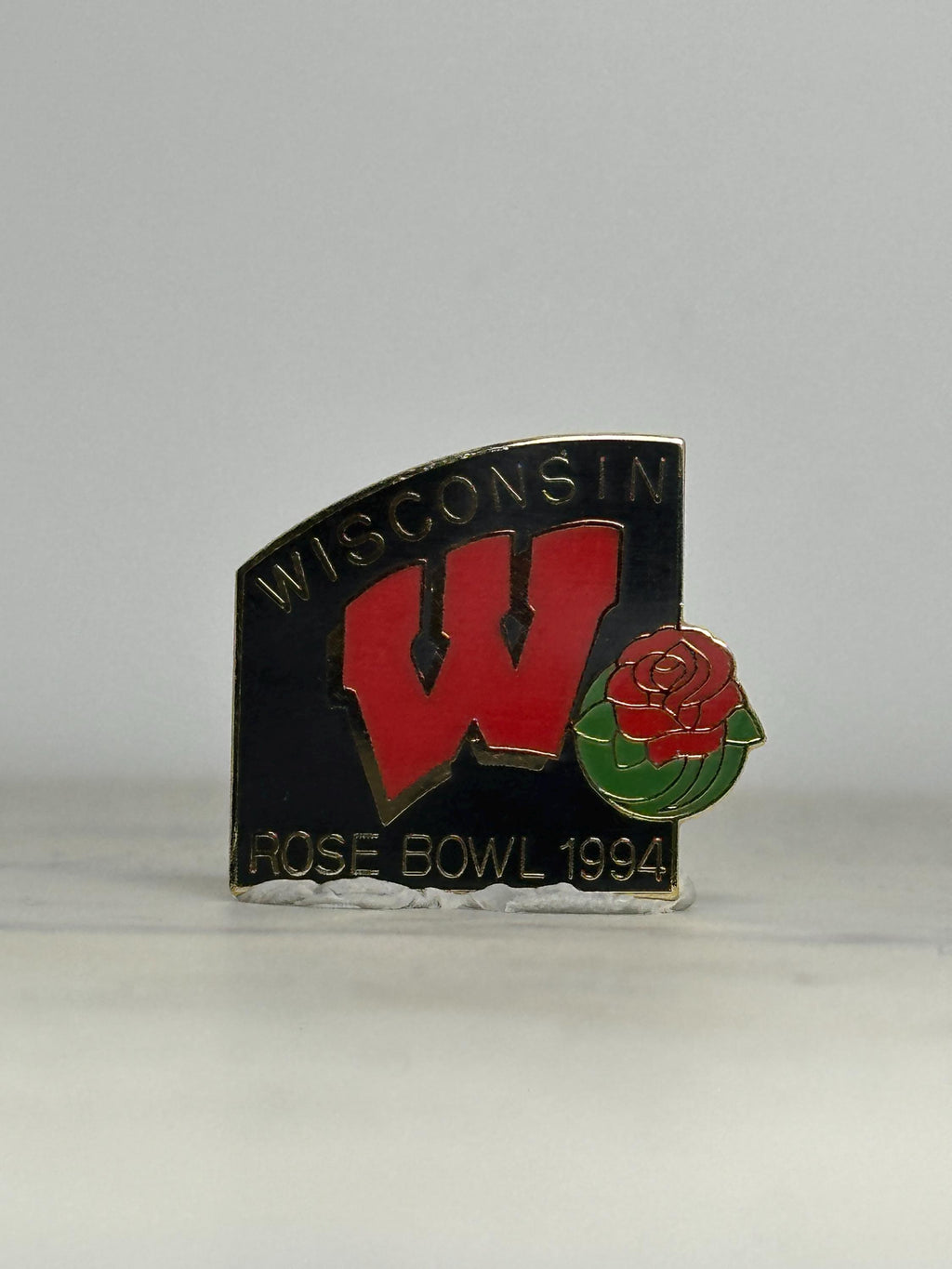 Wisconsin Rose Bowl Pin: Black Red Enamel - 1994 Sports Memorabilia