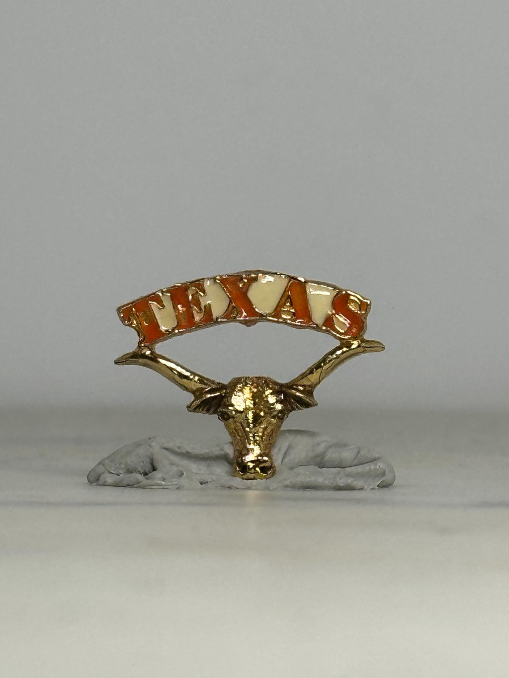 Texas Longhorn Souvenir Pin: Gold Tone Enamel - Western Retro Accessory