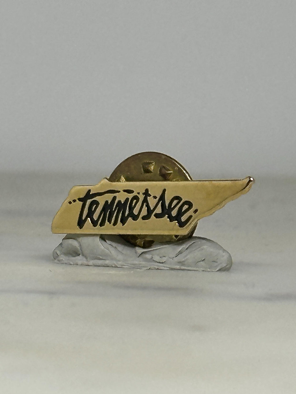 Tennessee State Souvenir Pin: Gold Tone Enamel - Retro Travel Accessory