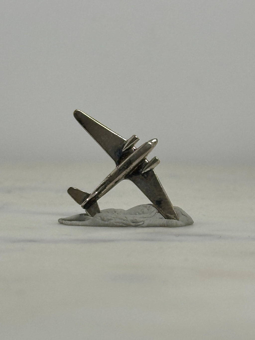 Silver Jet Airplane Pin: Minimalist Metal Finish - Retro Aviation Accessory