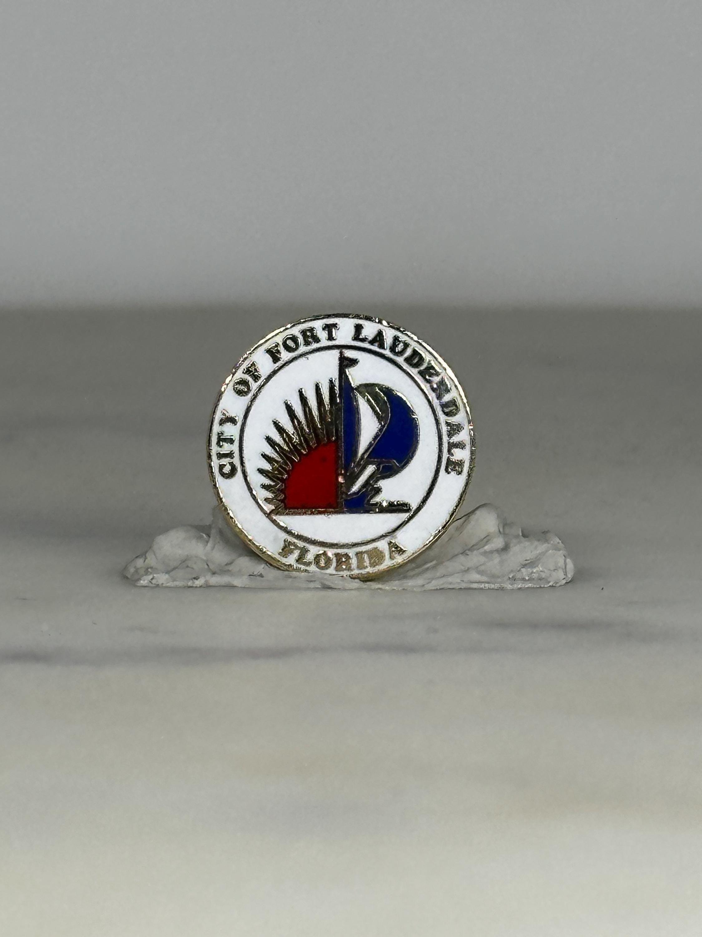 Fort Lauderdale Souvenir Pin: White Enamel Seal - Vintage Florida Accessory