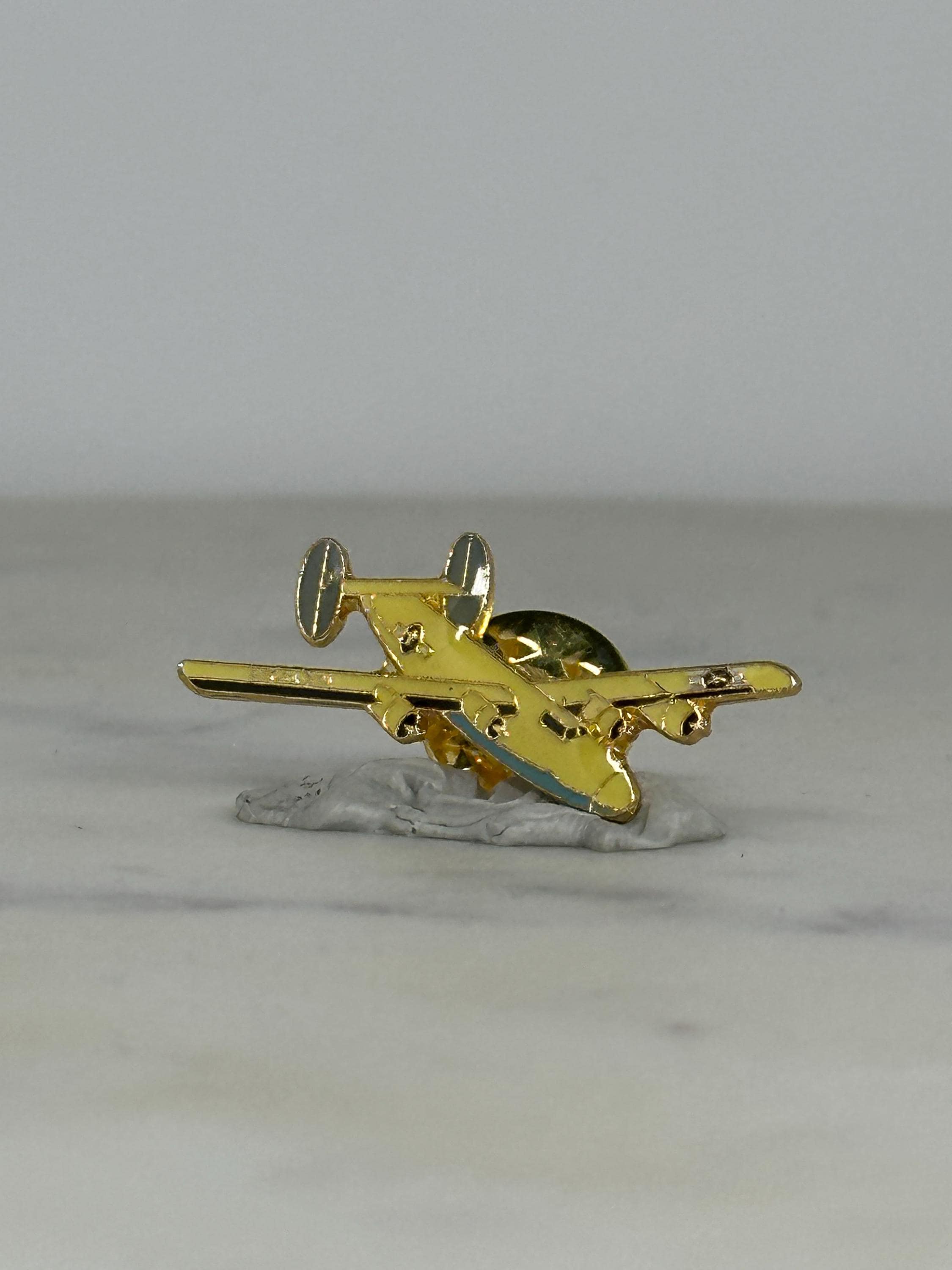 B-24 Liberator Bomber Pin – Vintage Gold WWII Airplane Lapel with U.S. Star Insignia