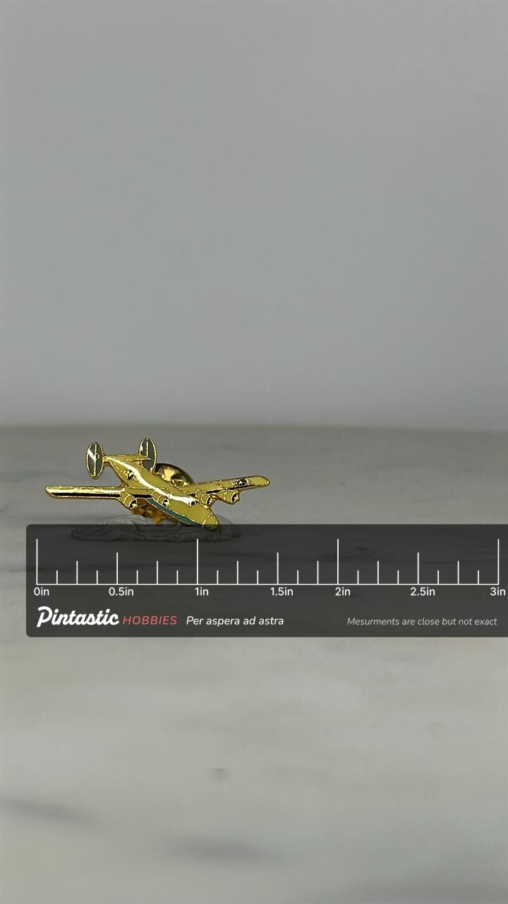 B-24 Liberator Bomber Pin – Vintage Gold WWII Airplane Lapel with U.S. Star Insignia with ruler overlay for size reference