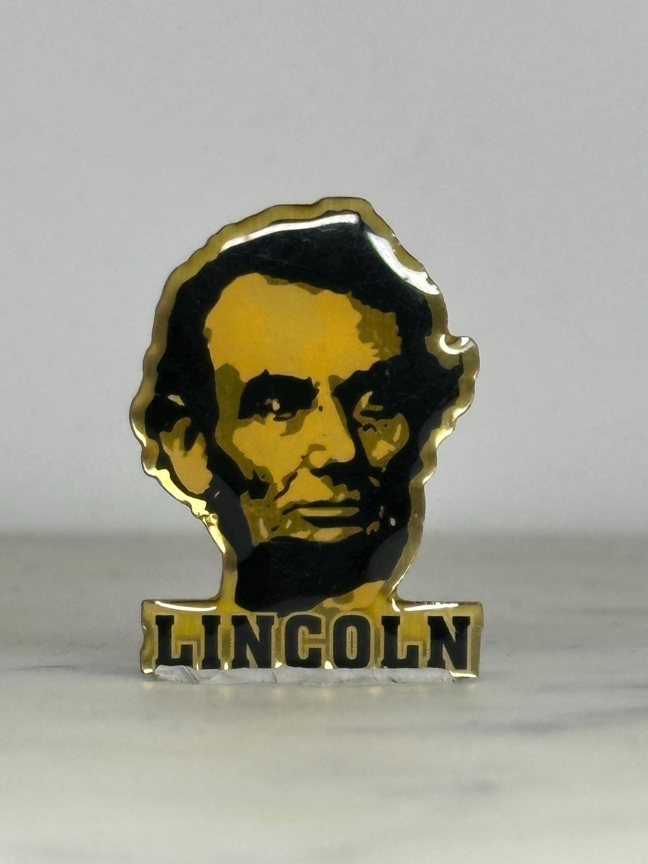 Abraham Lincoln Enamel Pin: Gold Tone Portrait - Patriotic Vintage Accessory