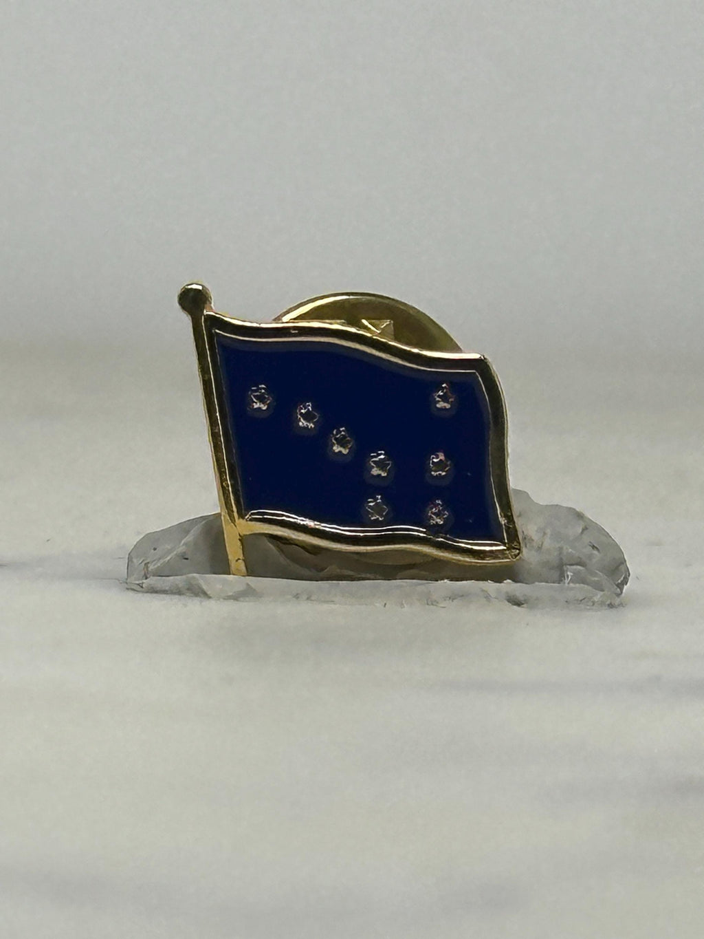 Alaska State Flag Enamel Pin: Gold & Navy Blue - Vintage Travel Accessory