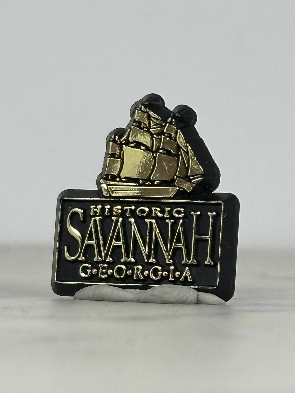 Savannah Georgia Souvenir Pin: Black & Gold Enamel - Vintage Travel Accessory