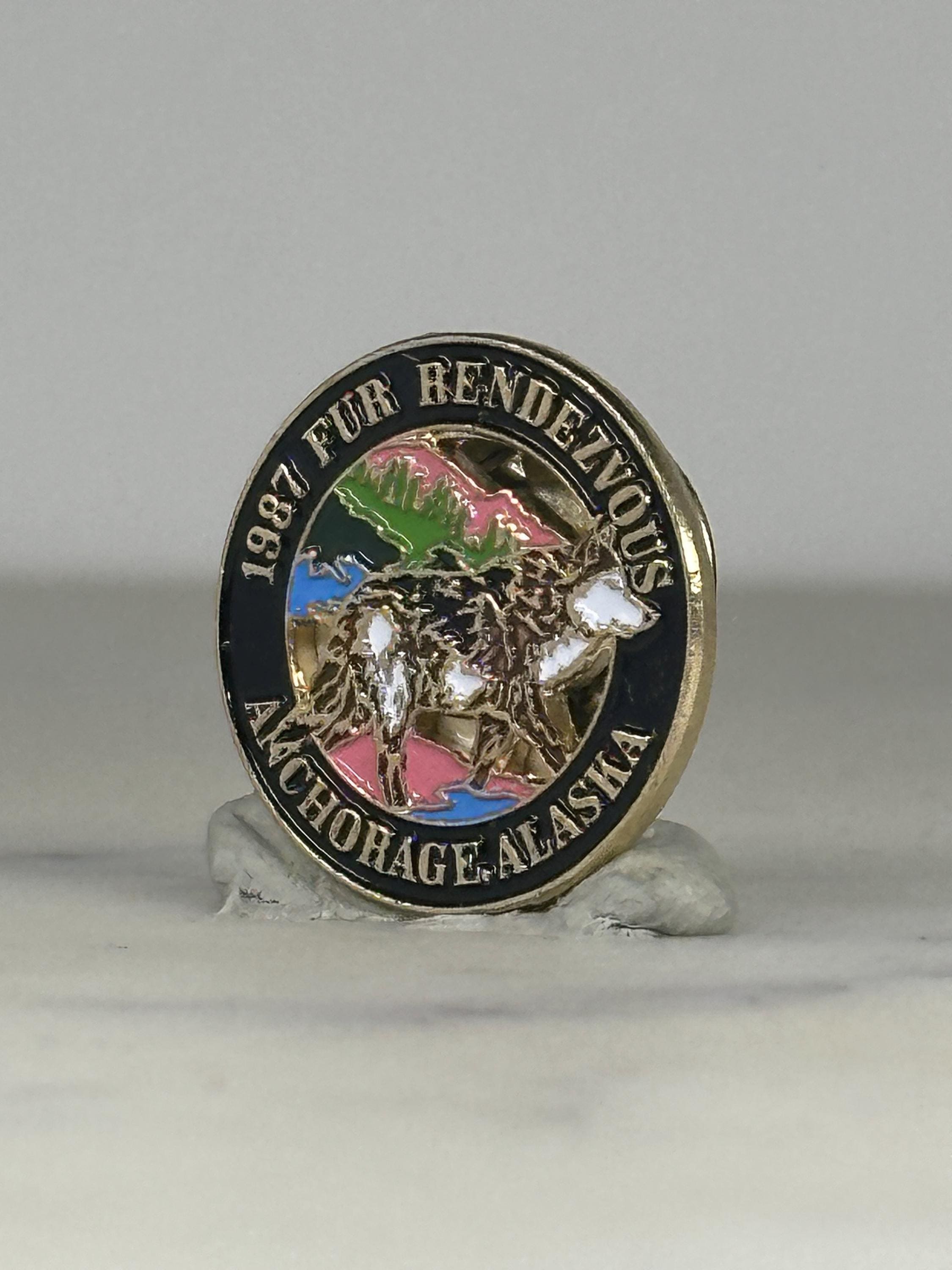1987 Fur Rendezvous Enamel Pin: Multicolor Gold-Tone - Alaska Souvenir Accessory