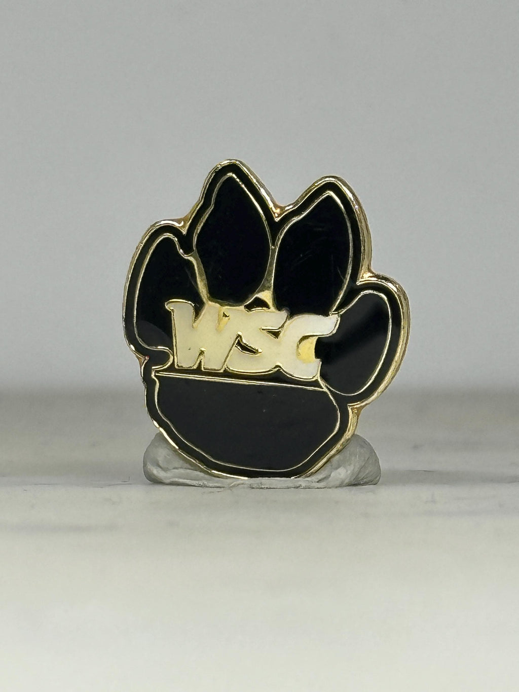 Vintage Wayne State College Wildcats Paw Print Pin – Black & Gold WSC Lapel Pin
