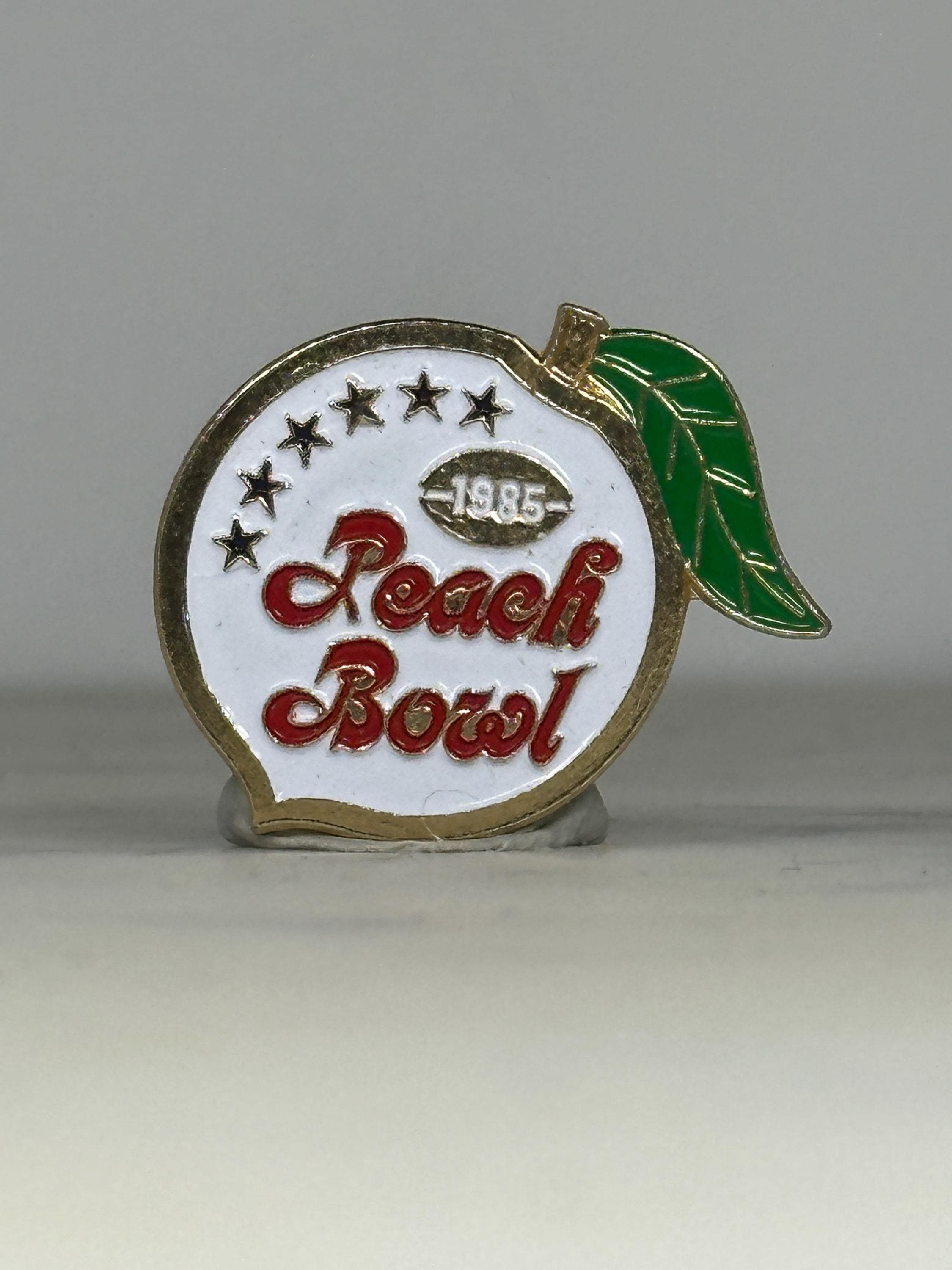 1985 Peach Bowl Pin: Enamel Finish - Vintage Sports Accessory