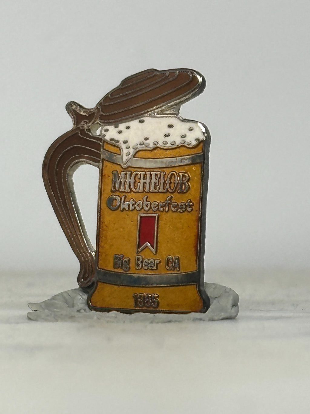 Michelob Oktoberfest Enamel Pin: Beer Stein Design - 1985 Event Accessory