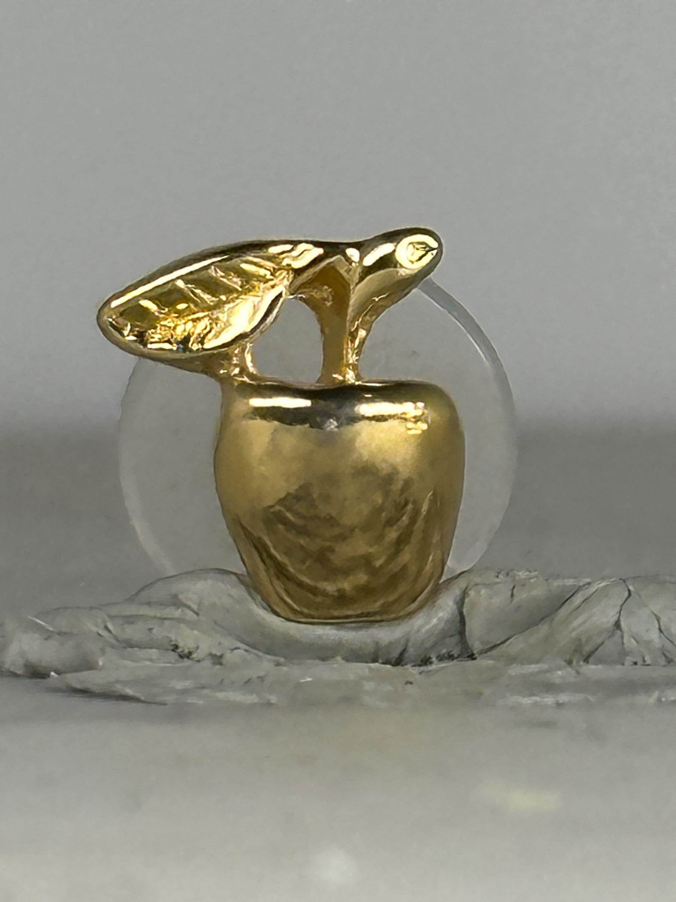 Golden Apple Lapel Pin: Polished Gold Finish - Vintage Style Accessory