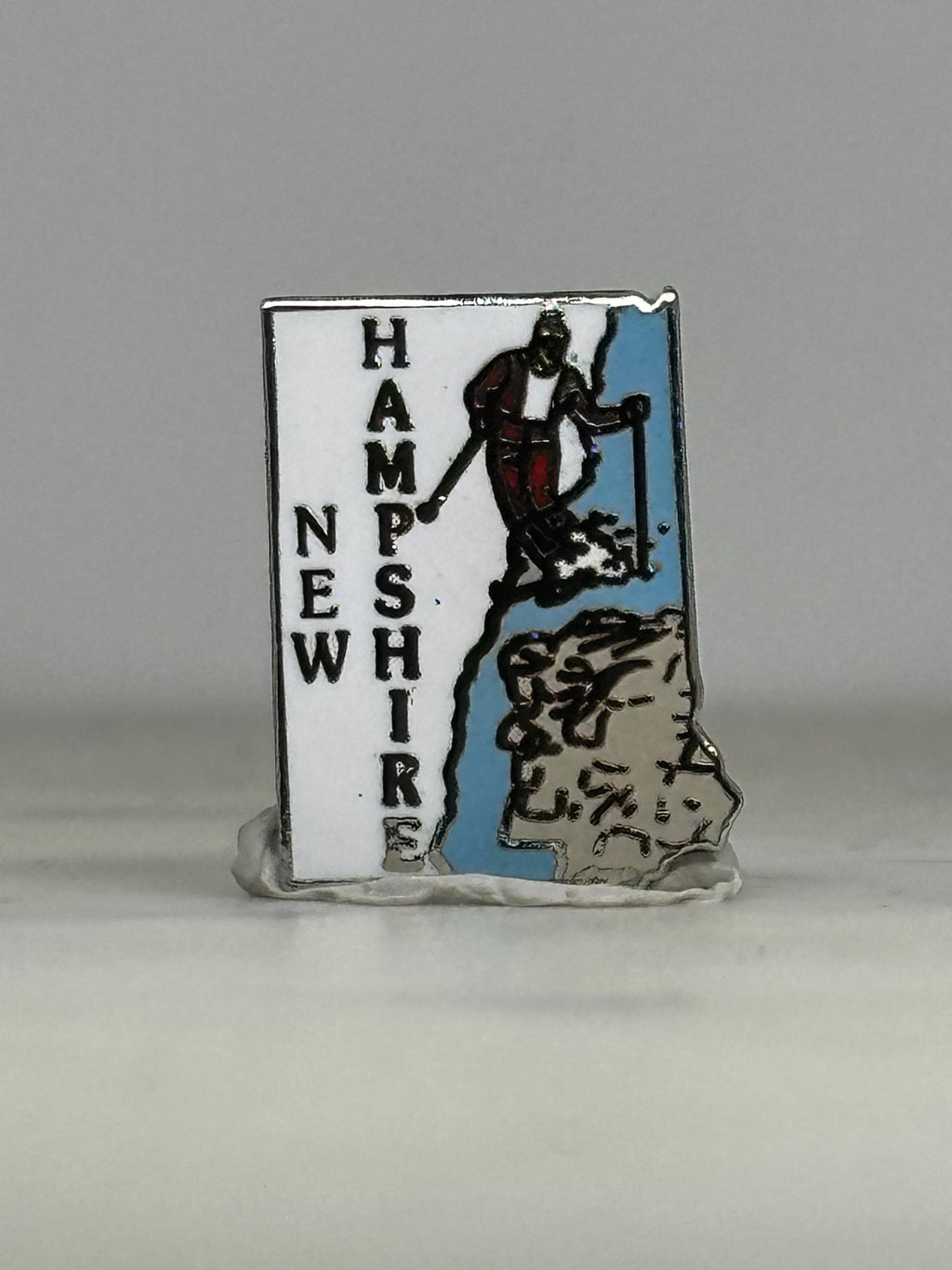New Hampshire State Pin: Skier Design Enamel - Vintage Travel Accessory