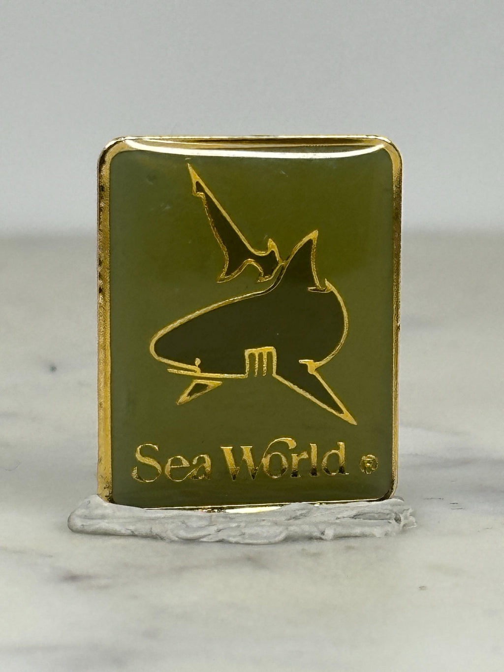 SeaWorld Souvenir Pin: Gold Enamel Logo - Vintage Amusement Accessory