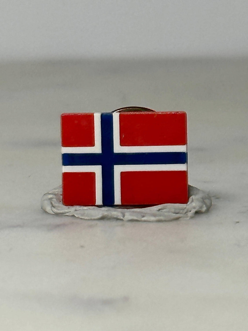 Norway Flag Pin: Red White Blue Enamel - Travel Souvenir Accessory