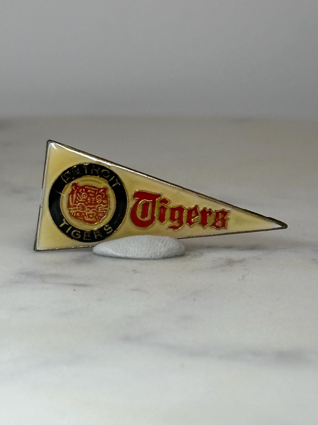 Detroit Tigers Pennant Pin: Cream Enamel Finish - Vintage Sports Accessory