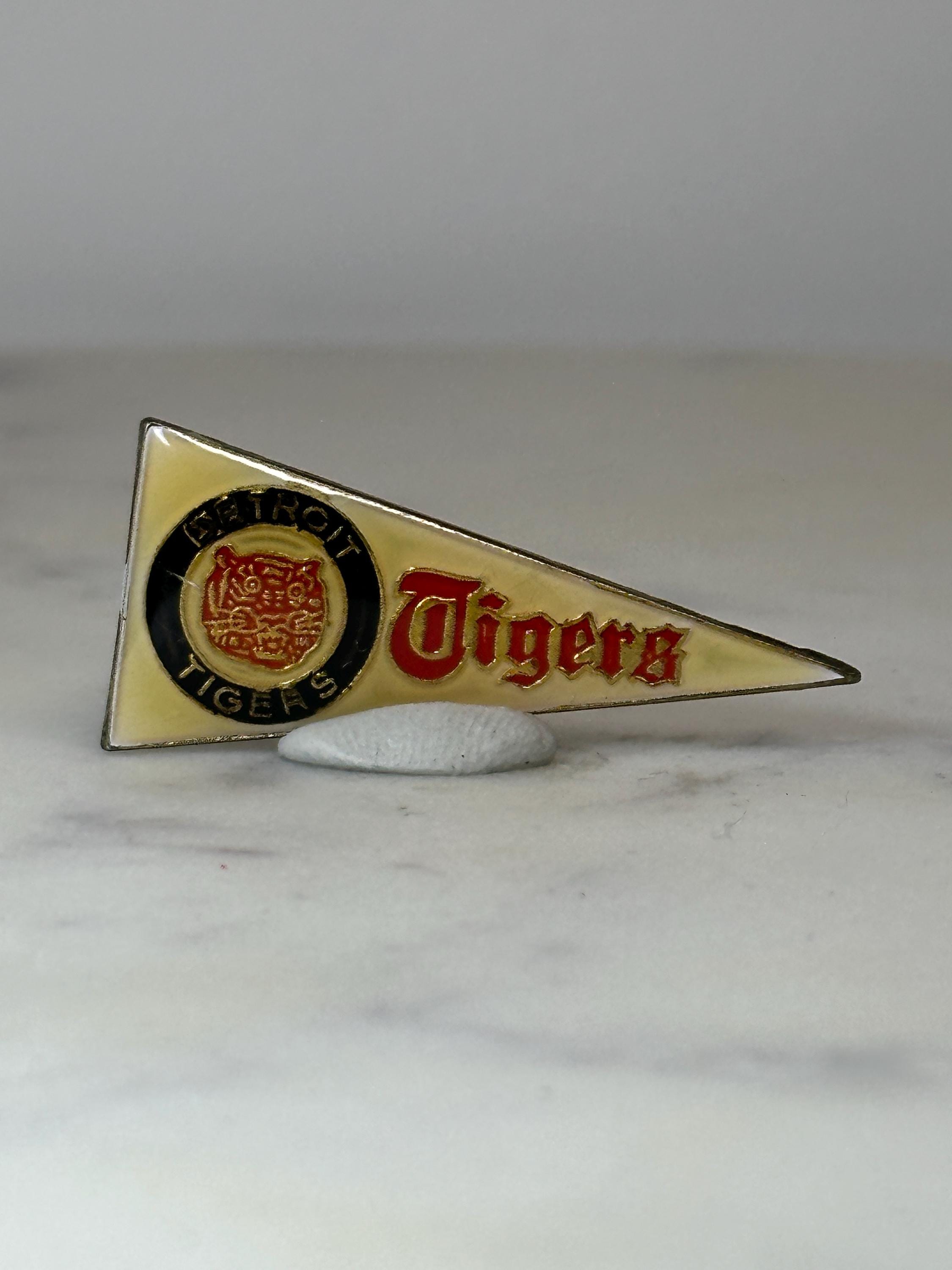 Detroit Tigers Pennant Pin: Cream Enamel Finish - Vintage Sports Accessory