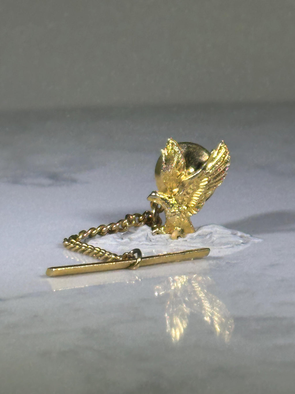 Gold Eagle Tie Tack: Bold Metallic Finish - Patriotic Accessory
