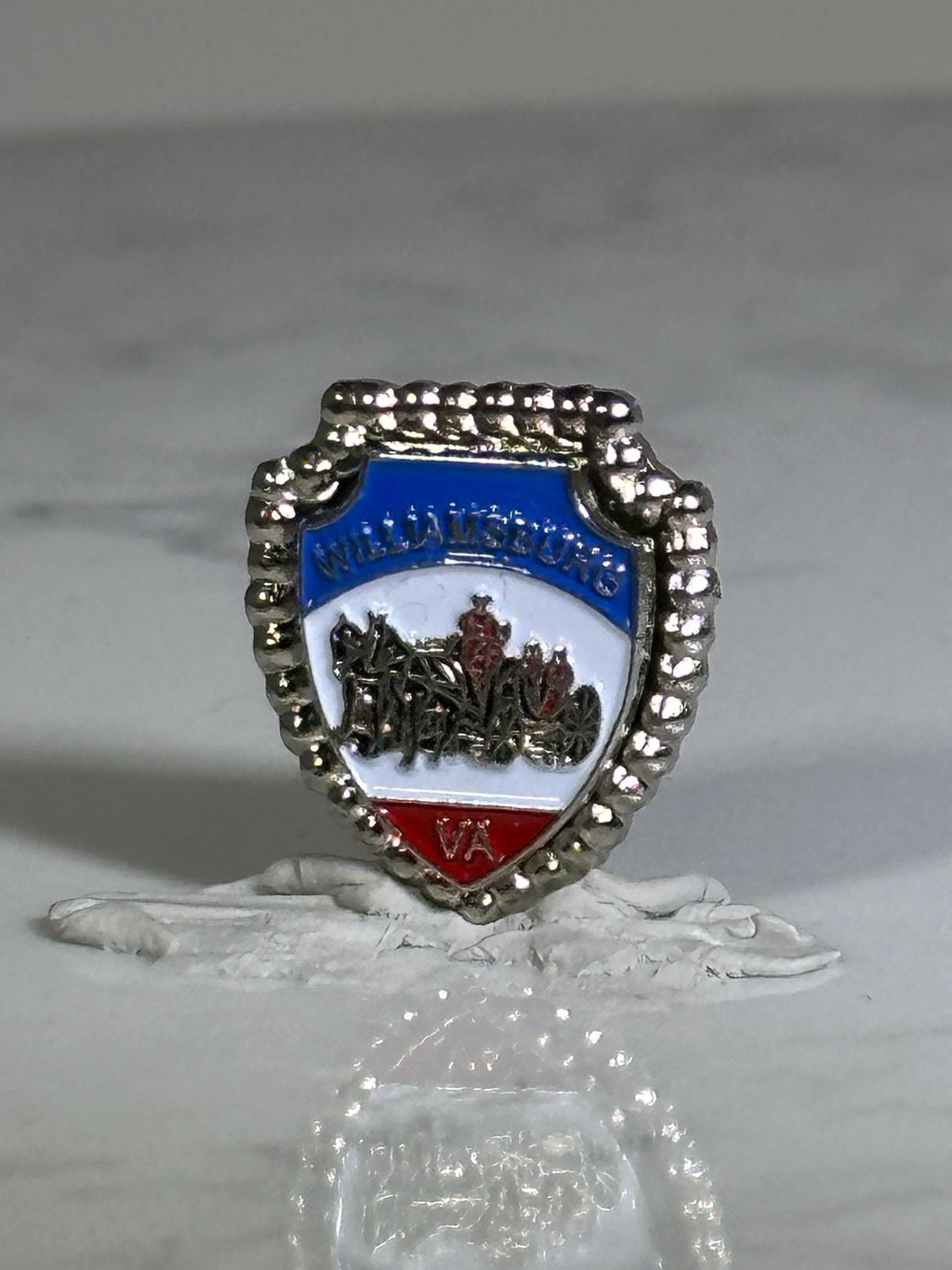 Williamsburg VA Shield Pin: Silver Tone Enamel - Historic Travel Accessory