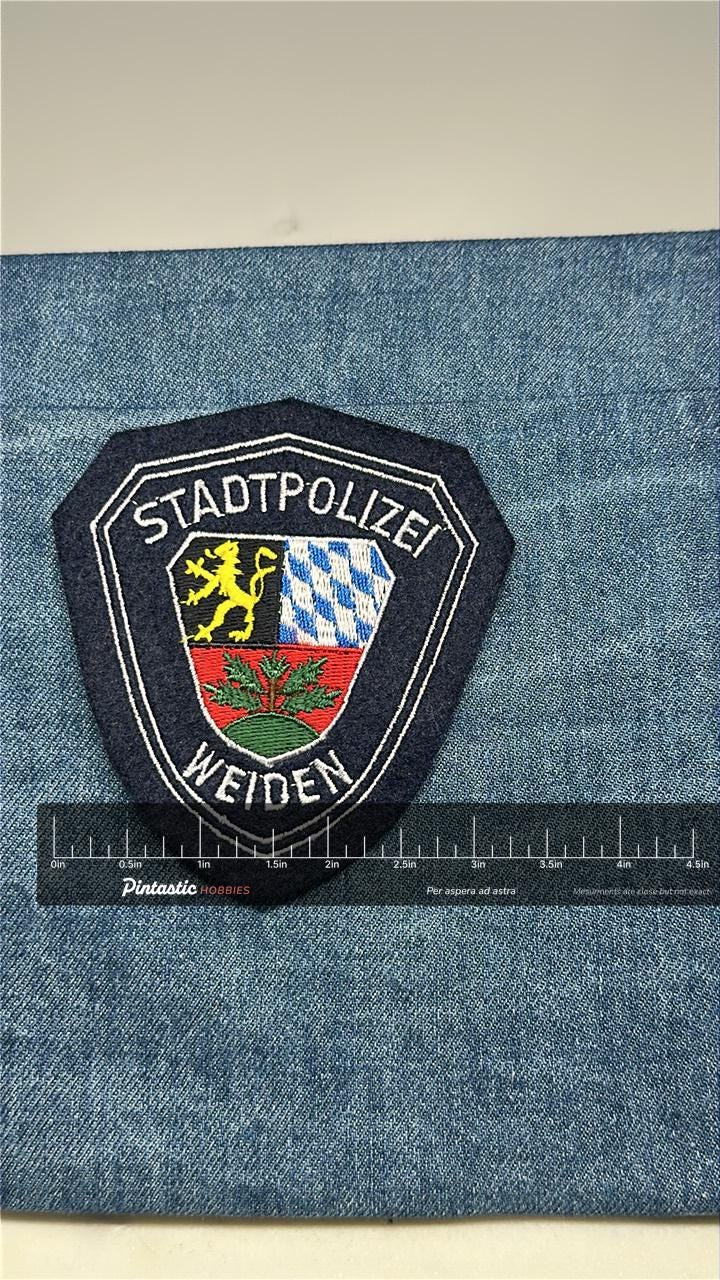 Stadtpolizei Weiden Collectable Patch: Sew-On Felt Shield - German Police with ruler overlay for size reference