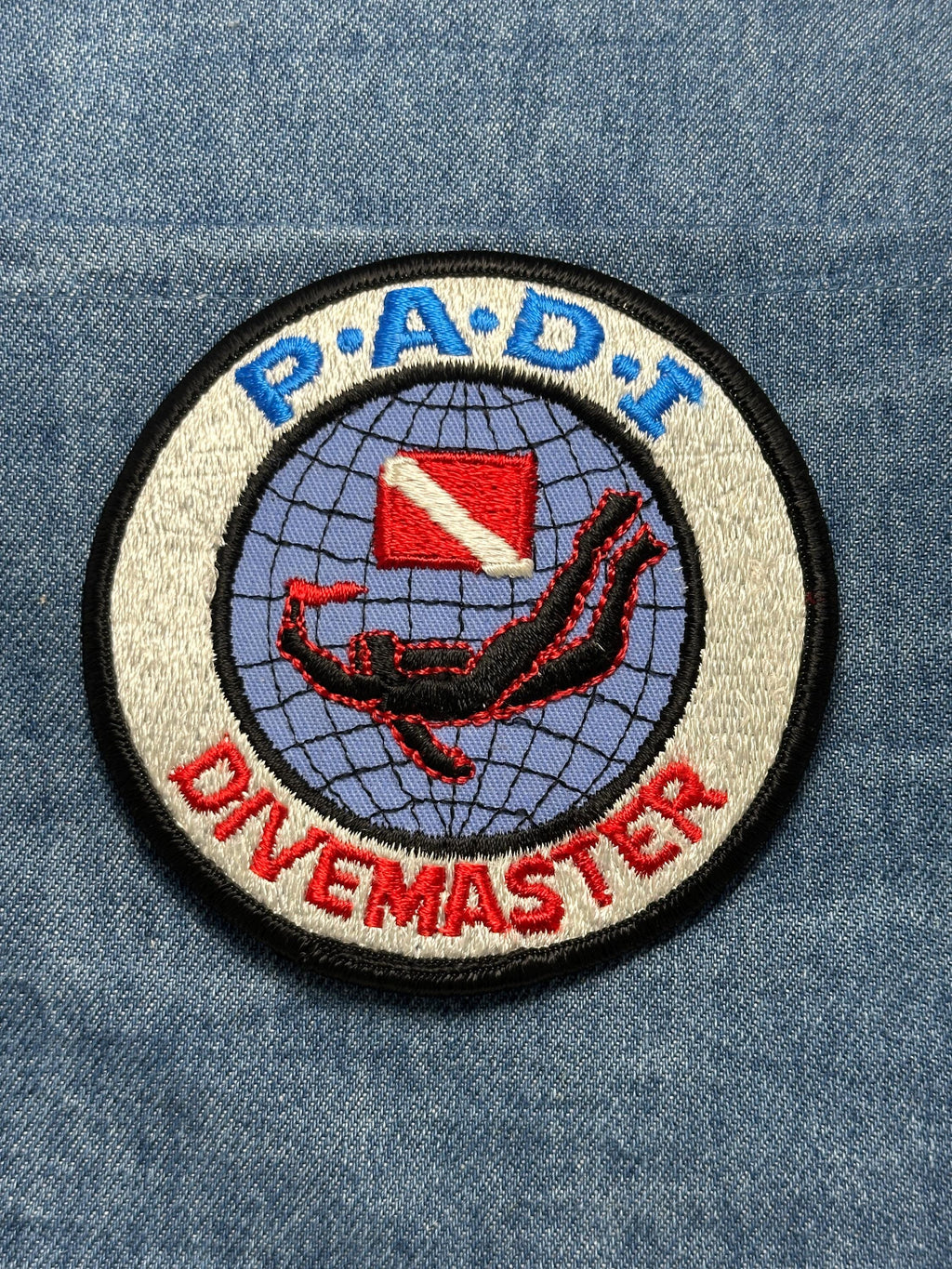 PADI Divemaster Collectable Patch: Iron-On Round Red/Blue - Scuba Accessory