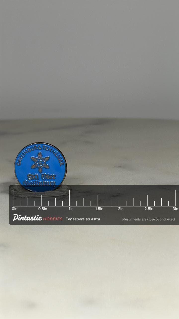 Gatlinburg Tennessee Ski Pin: Blue Enamel Round - Vintage Souvenir Accessory with ruler overlay for size reference