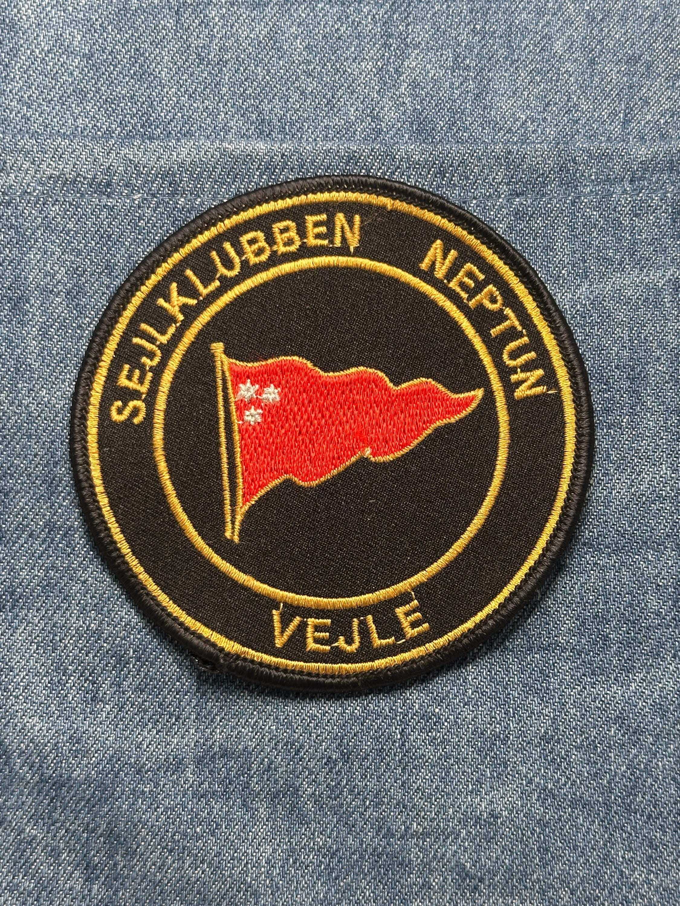 Sejlklubben Neptun Patch: Sew-On Black & Gold - Nautical Club Accessory
