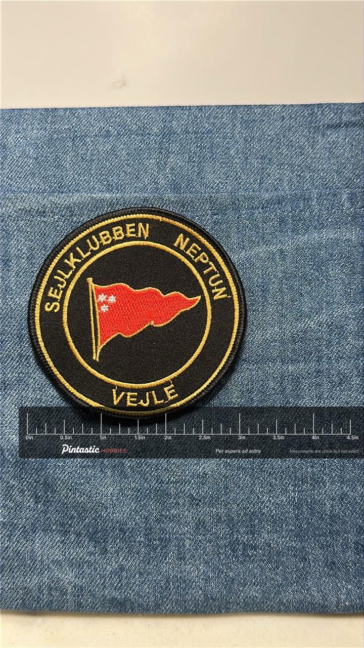 Sejlklubben Neptun Patch: Sew-On Black & Gold - Nautical Club Accessory with ruler overlay for size reference