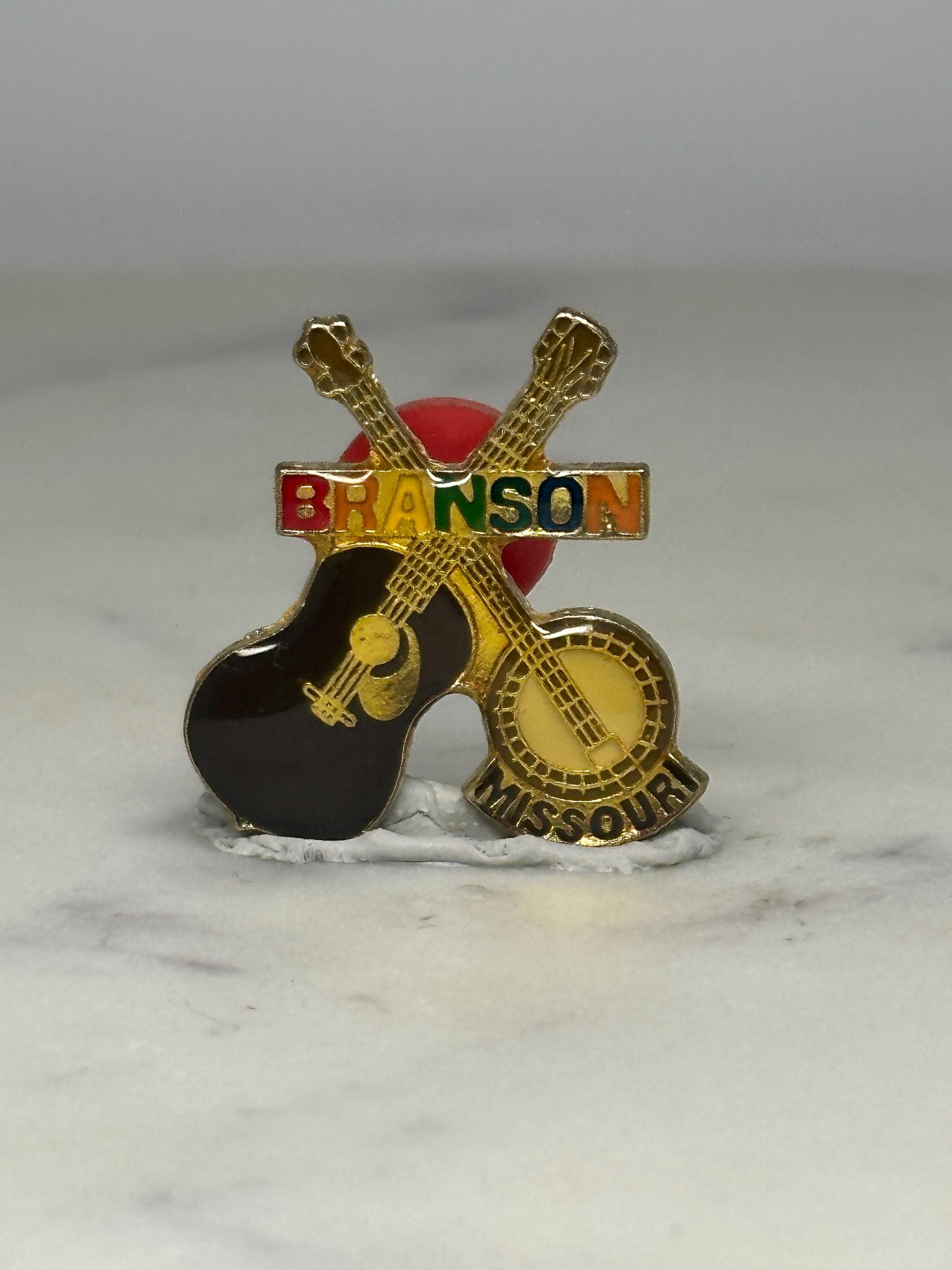 Branson Missouri Banjo & Guitar Pin: Multicolor Enamel - Vintage Souvenir Accessory