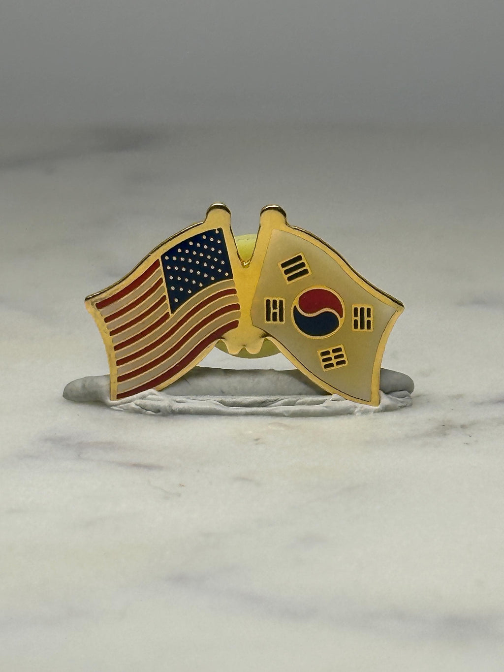 USA South Korea Flag Pin: Gold Tone Enamel - Diplomatic Theme Accessory