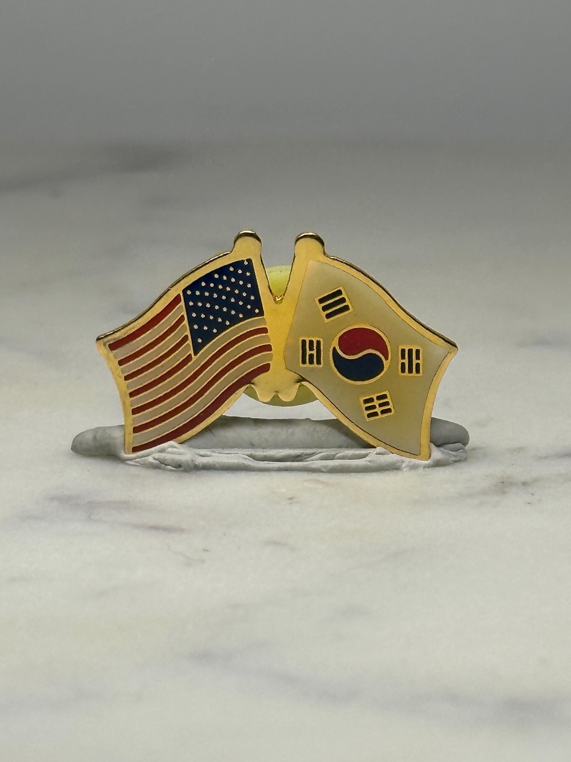 USA South Korea Flag Pin: Gold Tone Enamel - Diplomatic Theme Accessory