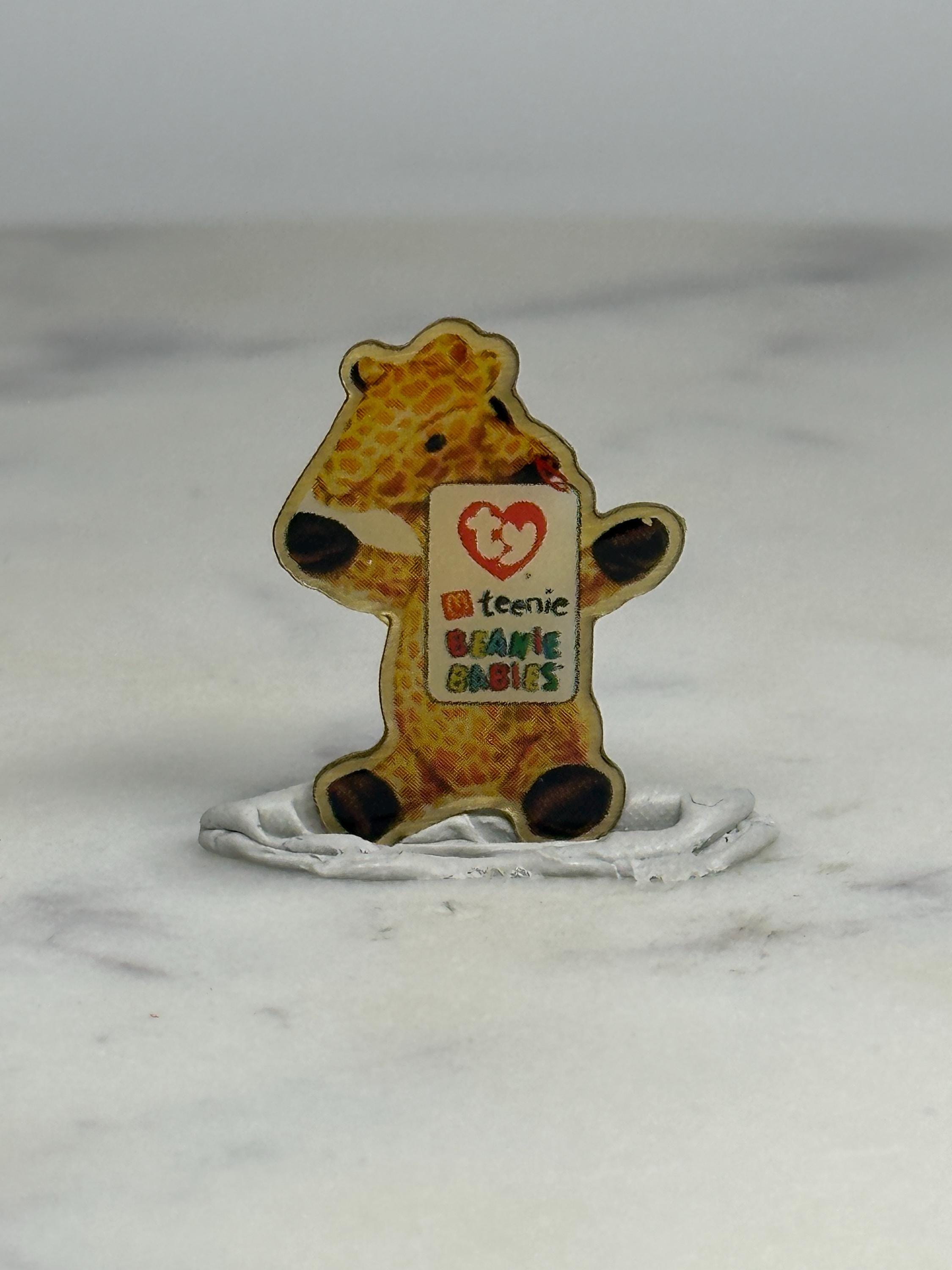 Beanie Babies Giraffe Pin: Glossy Finish - 90s Collectible Accessory