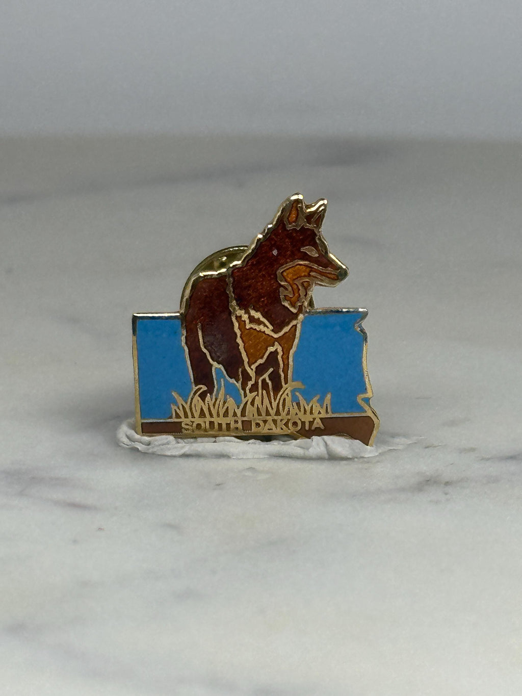 South Dakota Wolf Lapel Pin: Blue Enamel Goldtone - Vintage State Accessory
