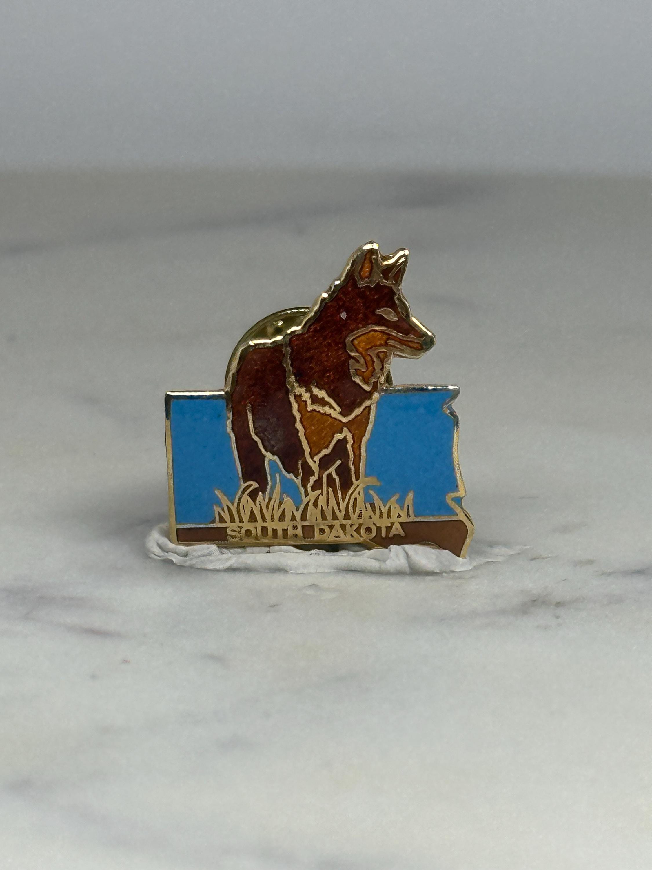 South Dakota Wolf Lapel Pin: Blue Enamel Goldtone - Vintage State Accessory