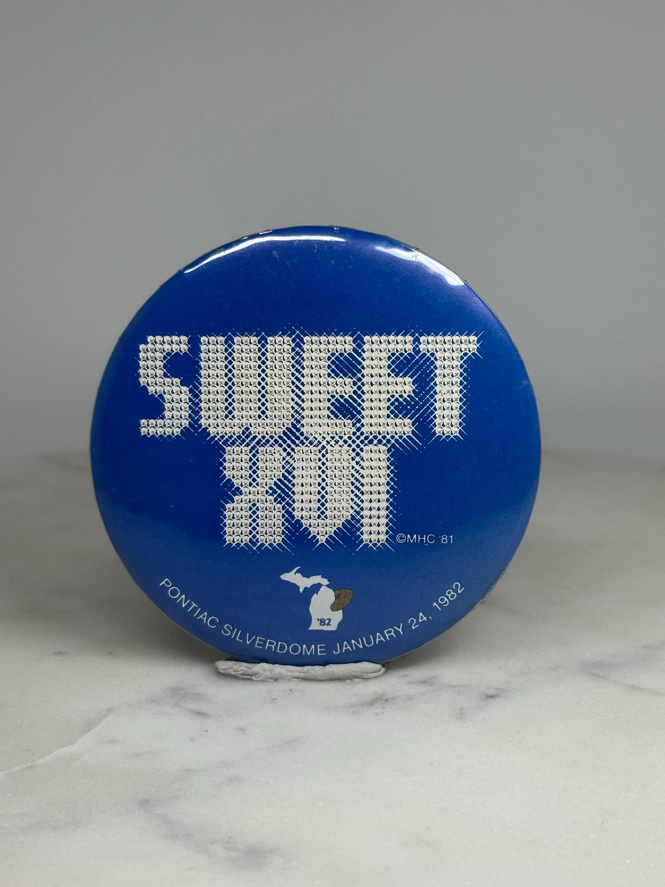 Super Bowl XVI Pin: Blue & White Button - 1982 Sports Accessory