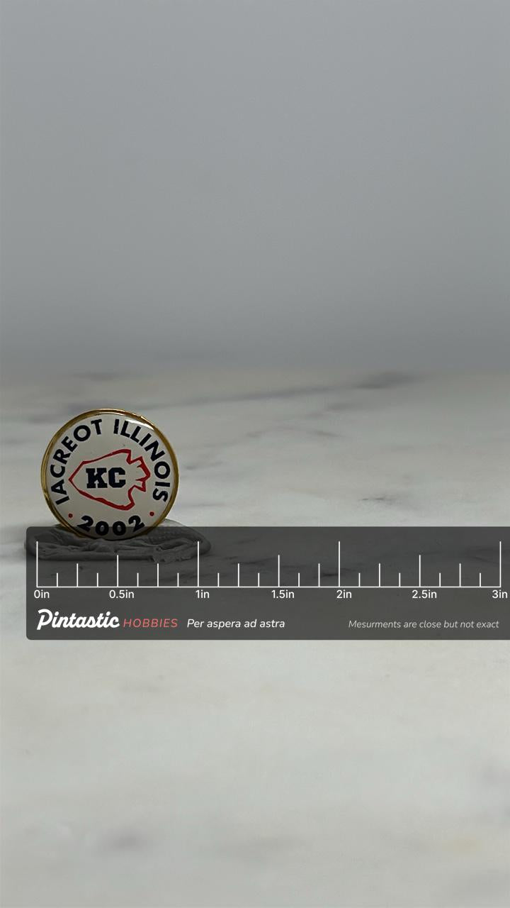 IA CREOT Illinois KC Pin: White Red Enamel - 2002 Souvenir Accessory with ruler overlay for size reference